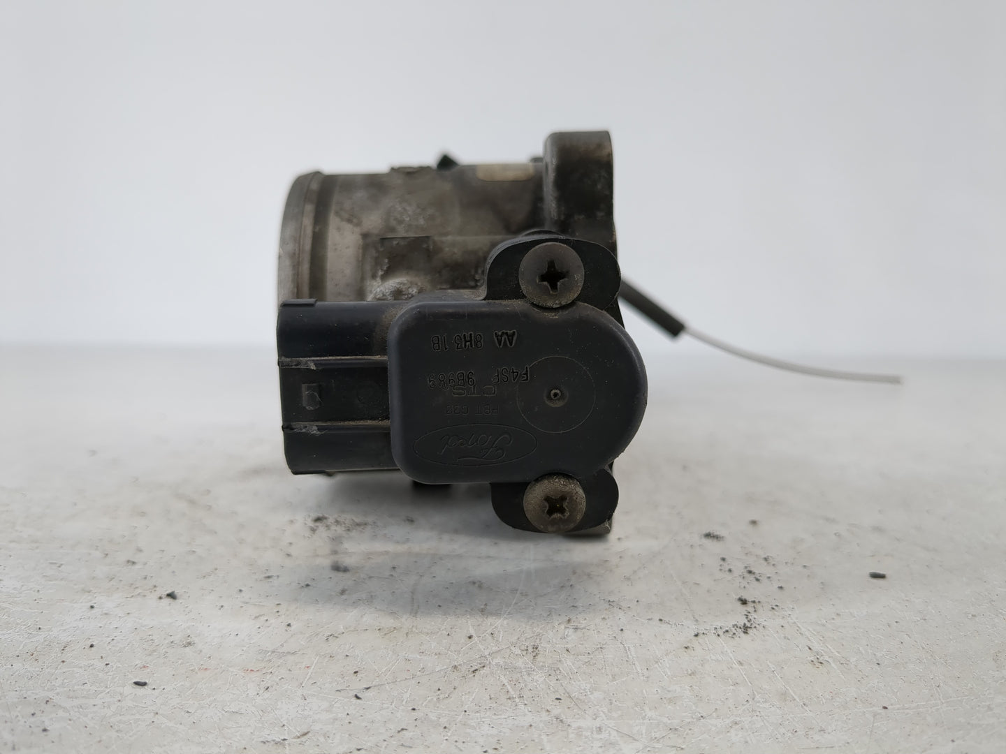 1999 Lincoln Navigator Throttle Body P/N:XL3U-BB Fits OEM Used Auto Parts - Oemusedautoparts1.com