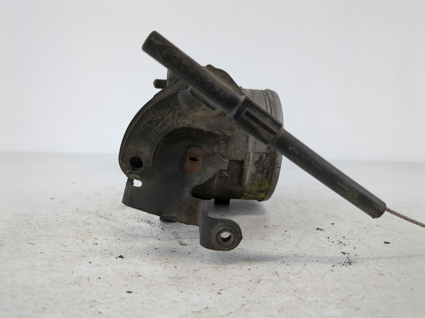 1999 Lincoln Navigator Throttle Body P/N:XL3U-BB Fits OEM Used Auto Parts - Oemusedautoparts1.com