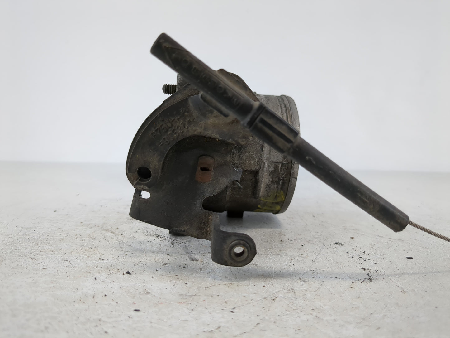 1999 Lincoln Navigator Throttle Body P/N:XL3U-BB Fits OEM Used Auto Parts - Oemusedautoparts1.com