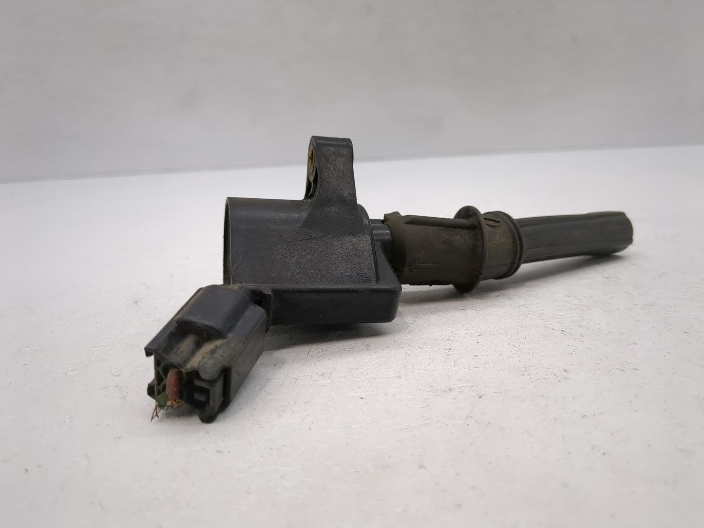 1998-2000 Lincoln Town Car Ignition Coil Igniter Pack - Oemusedautoparts1.com