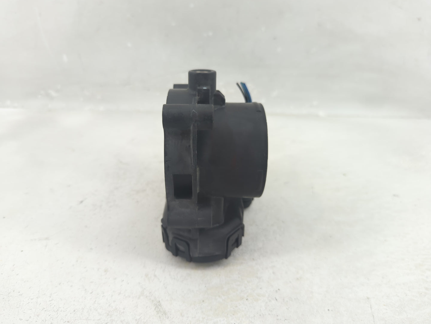 1998-2000 Mercedes-Benz C280 Throttle Body P/N:0 280 750 203 04861661AB Fits Fits 1998 1999 2000 OEM Used Auto Parts - Oemus