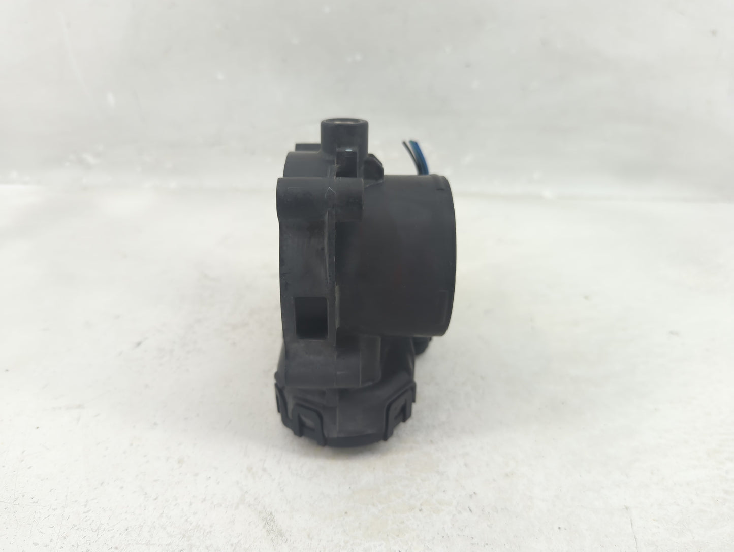 1998-2000 Mercedes-Benz C280 Throttle Body P/N:0 280 750 203 04861661AB Fits Fits 1998 1999 2000 OEM Used Auto Parts - Oemus