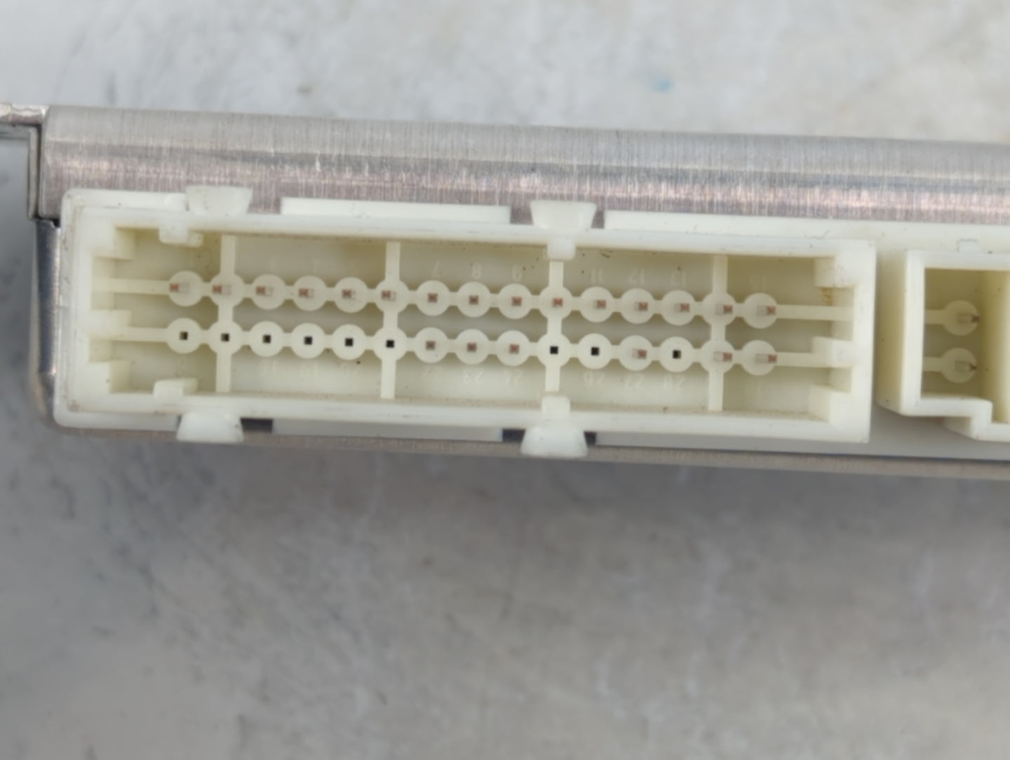 1999-2000 Mercedes-benz C280 Body Control Module Bcm Inner Cabin Fuse Box - Oemusedautoparts1.com