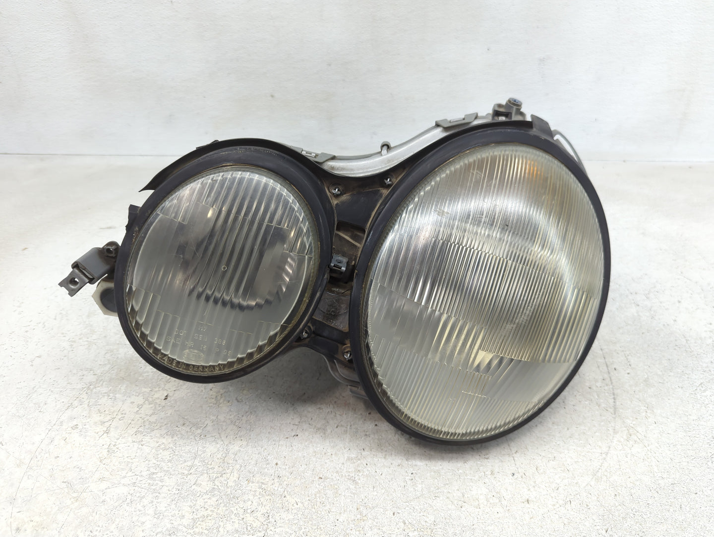 1996-1999 Mercedes-benz E300 Driver Left Oem Head Light Headlight Lamp - Oemusedautoparts1.com