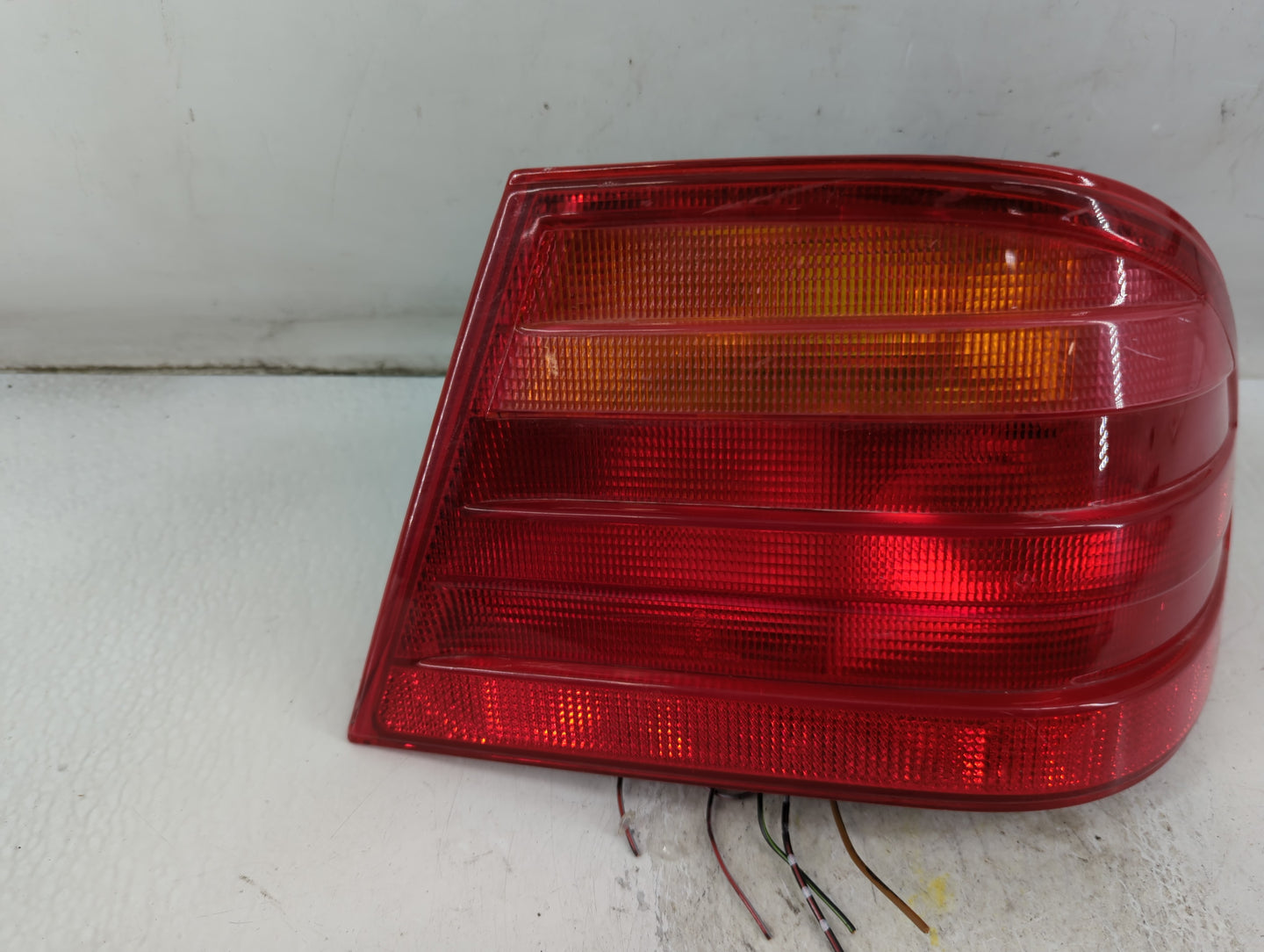 1996-1999 Mercedes-Benz E320 Tail Light Assembly Passenger Right OEM Fits Fits 1996 1997 1998 1999 OEM Used Auto Parts - Oem