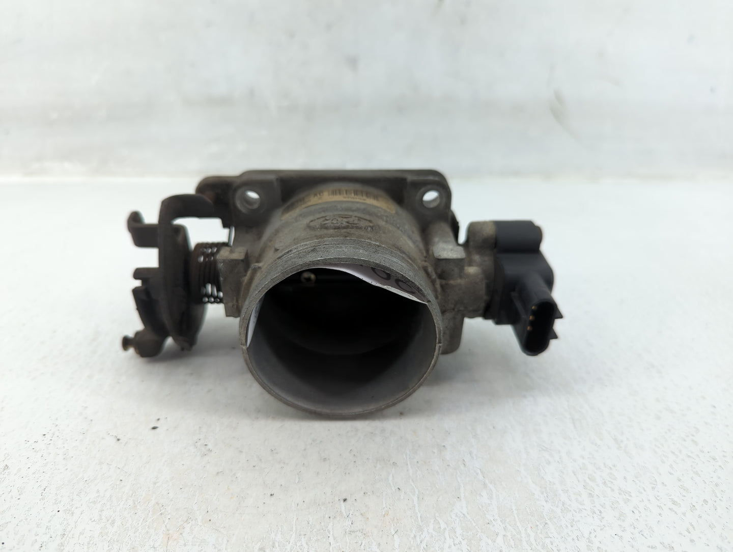 1999 Mercedes-Benz E350 Throttle Body P/N:F81U-AC YC2U-BC Fits Fits 1998 2000 2001 2002 2003 2004 2005 OEM Used Auto Parts -