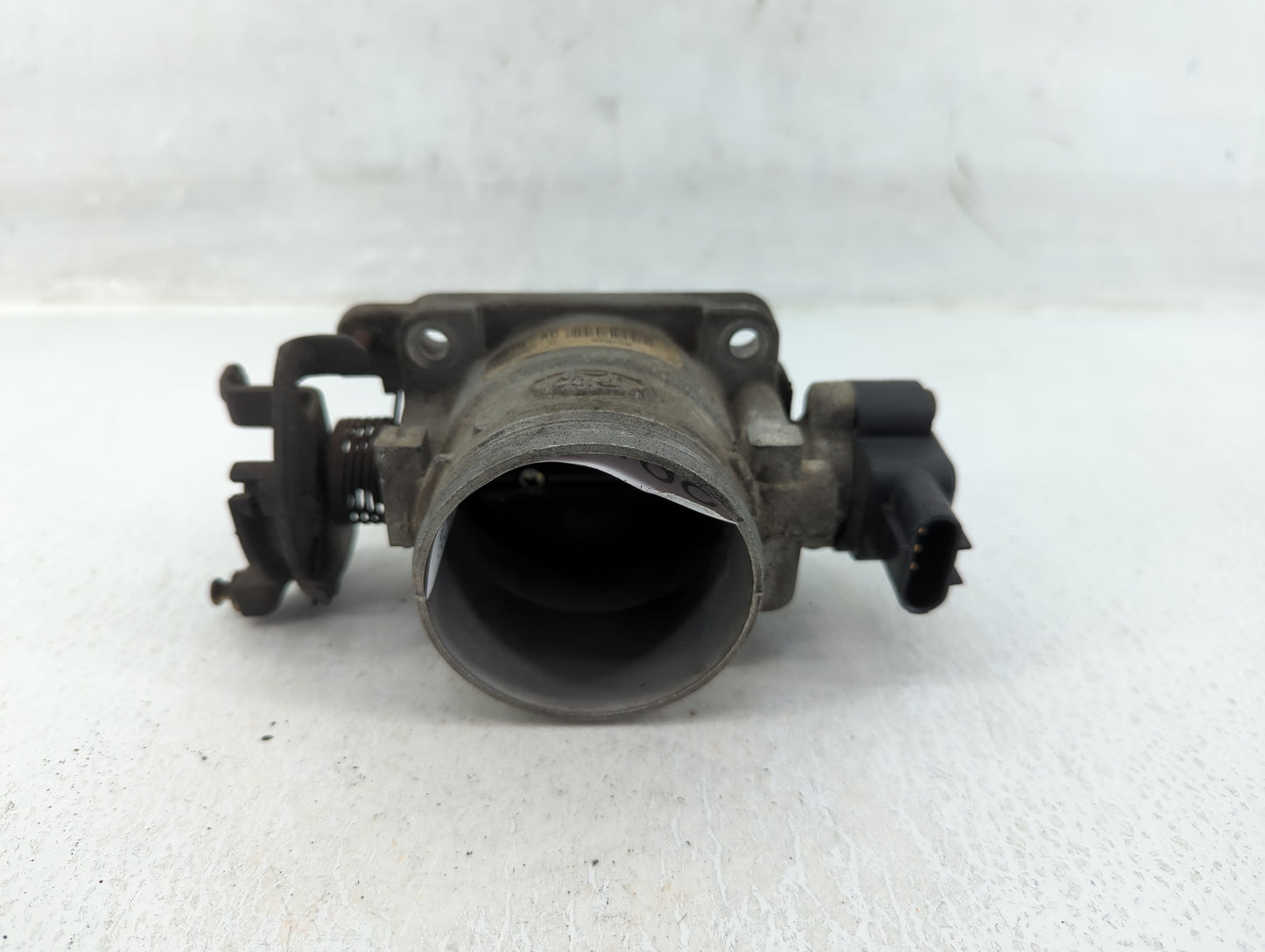 1999 Mercedes-Benz E350 Throttle Body P/N:F81U-AC YC2U-BC Fits Fits 1998 2000 2001 2002 2003 2004 2005 OEM Used Auto Parts -