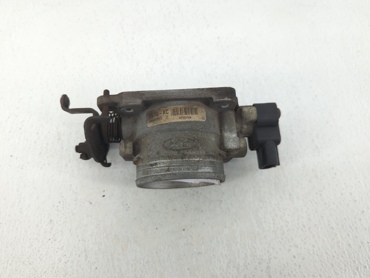 1999 Mercedes-Benz E350 Throttle Body P/N:F81U-AC YC2U-BC Fits Fits 1998 2000 2001 2002 2003 2004 2005 OEM Used Auto Parts -
