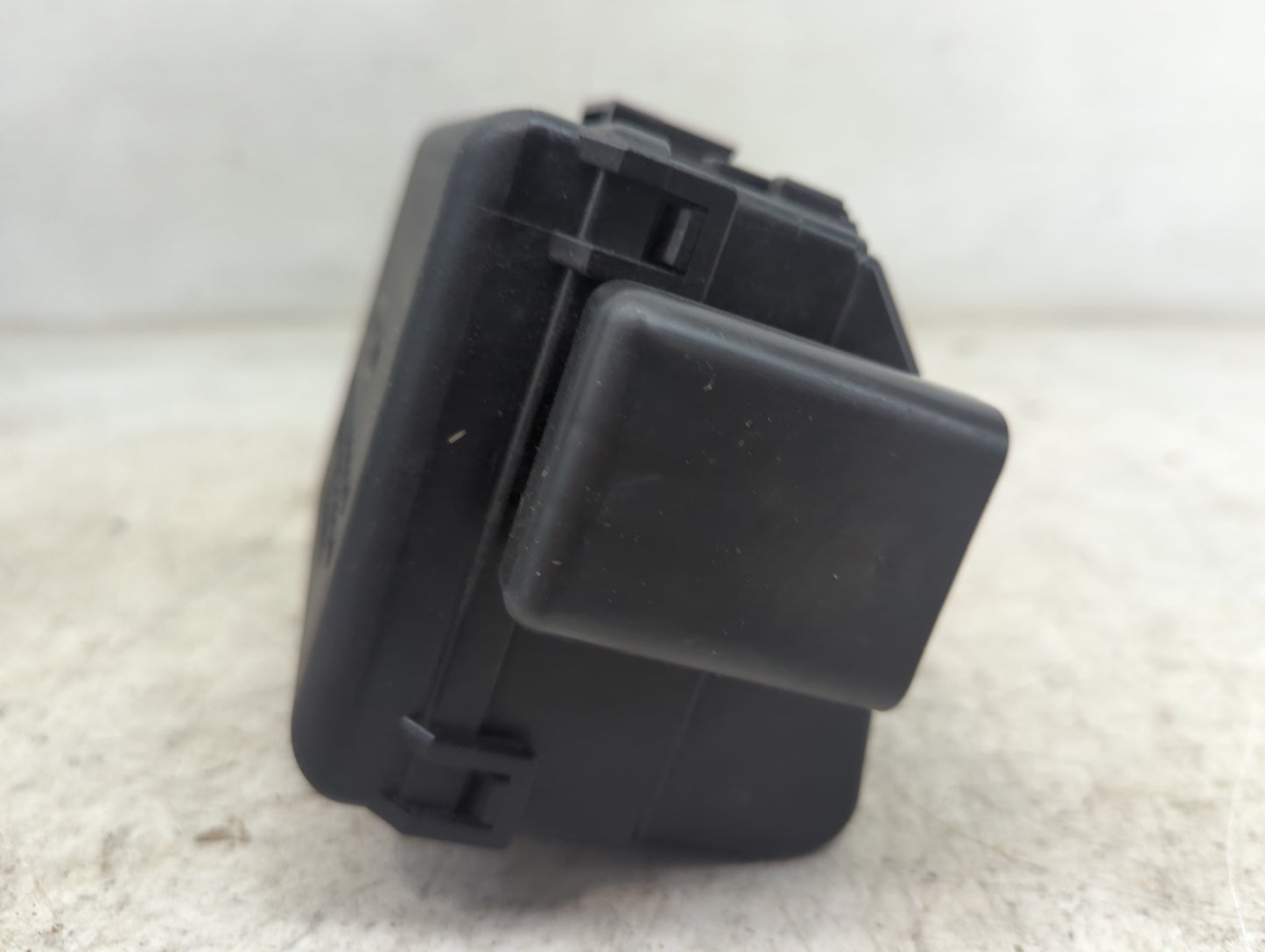 1999 Mercury Grand Marquis Fusebox Fuse Box Panel Relay Module Fits OEM Used Auto Parts - Oemusedautoparts1.com