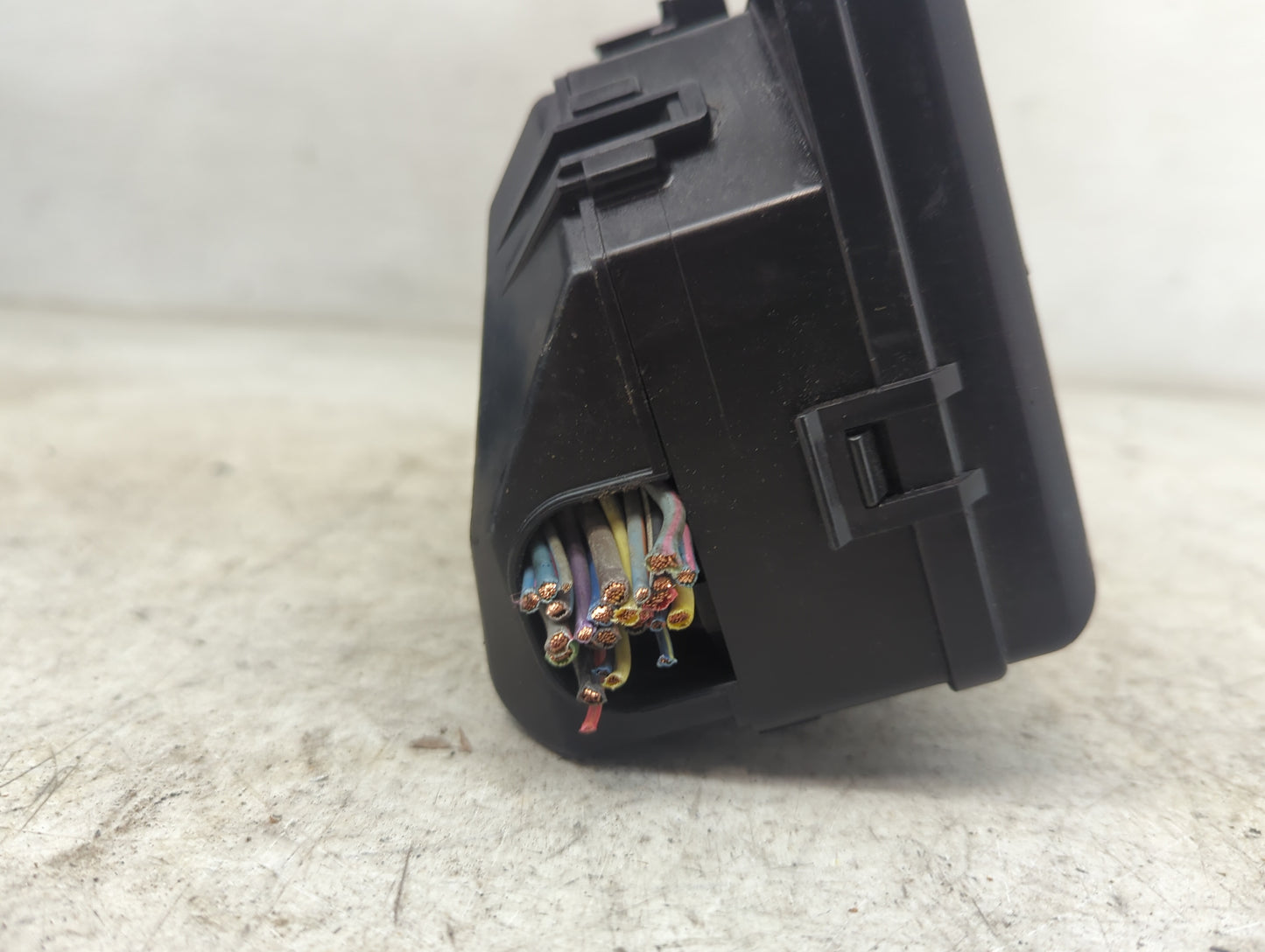 1999 Mercury Grand Marquis Fusebox Fuse Box Panel Relay Module Fits OEM Used Auto Parts - Oemusedautoparts1.com