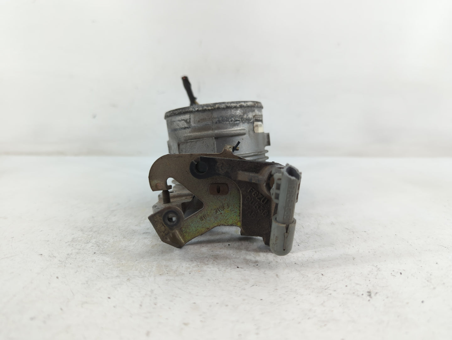 1998-2004 Mercury Grand Marquis Throttle Body P/N:F4SF 98989 Fits Fits 1998 1999 2000 2001 2002 2003 2004 OEM Used Auto Part