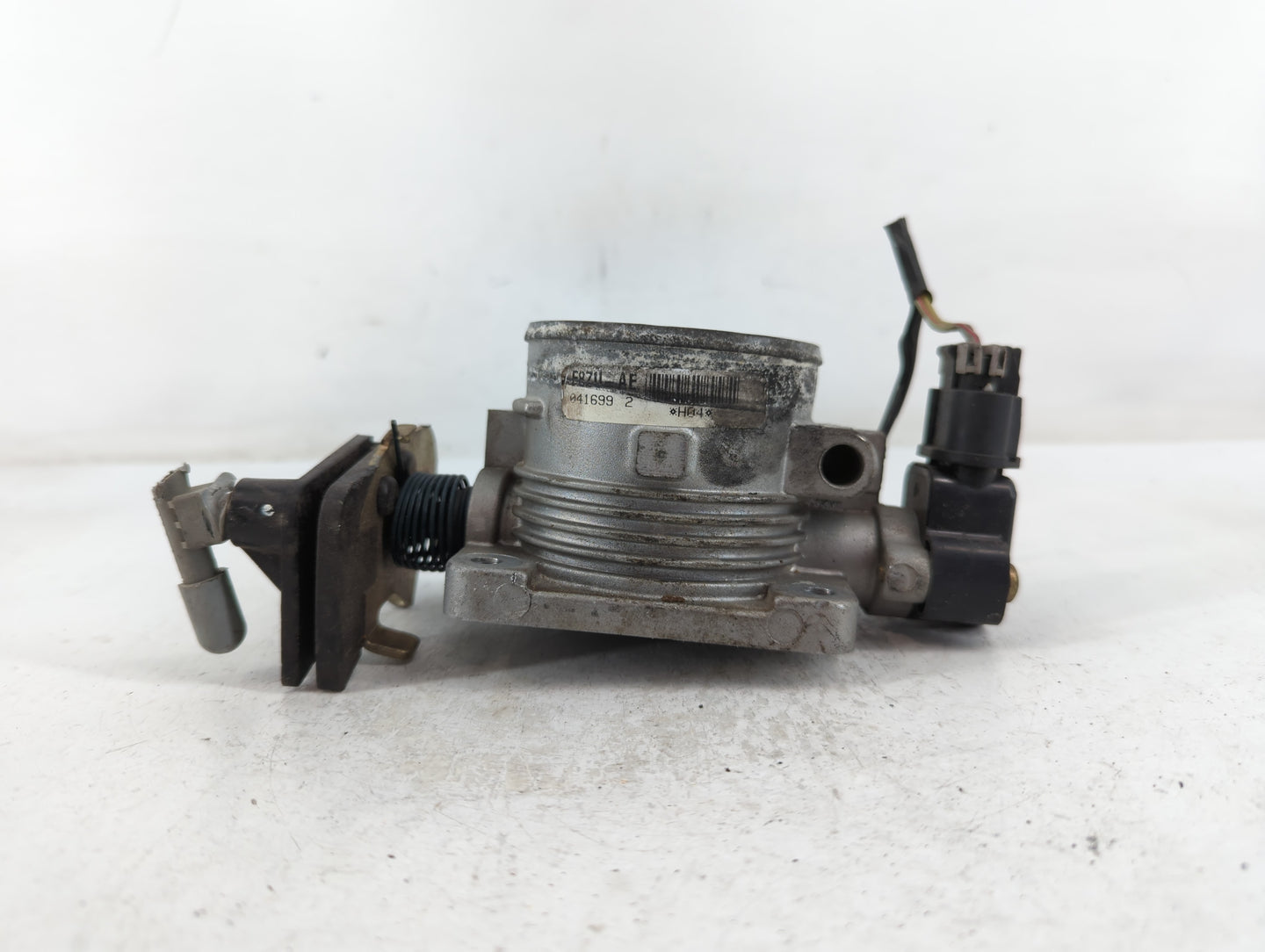 1998-2004 Mercury Grand Marquis Throttle Body P/N:F4SF 98989 Fits Fits 1998 1999 2000 2001 2002 2003 2004 OEM Used Auto Part