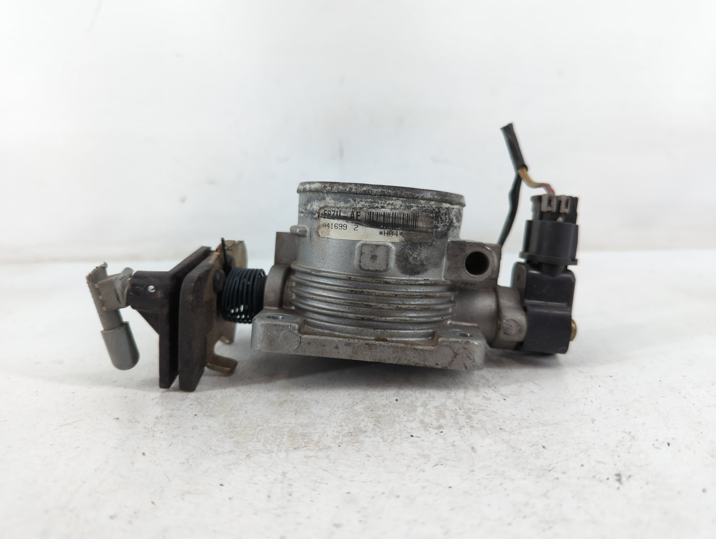 1998-2004 Mercury Grand Marquis Throttle Body P/N:F4SF 98989 Fits Fits 1998 1999 2000 2001 2002 2003 2004 OEM Used Auto Part