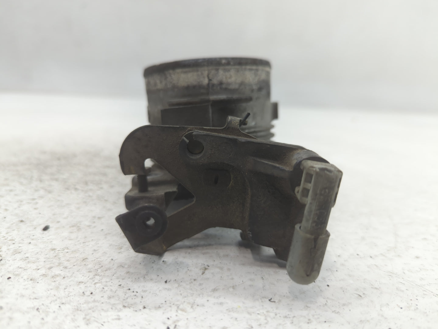 1998-2004 Mercury Grand Marquis Throttle Body Fits Fits 1998 1999 2000 2001 2002 2003 2004 OEM Used Auto Parts - Oemusedauto