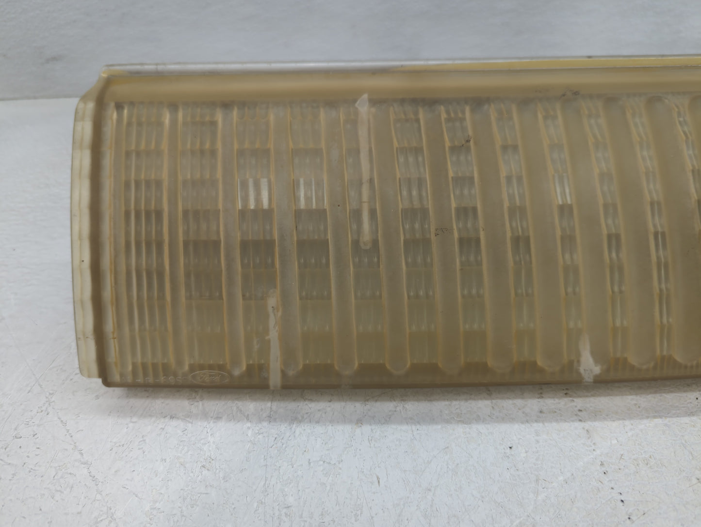 1998-1999 Mercury Sable Rear Center Lid Brake Light Tail Light P/N:ESB-M4D100-A1 E94B-13A284-AC Fits Fits 1998 1999 OEM Used