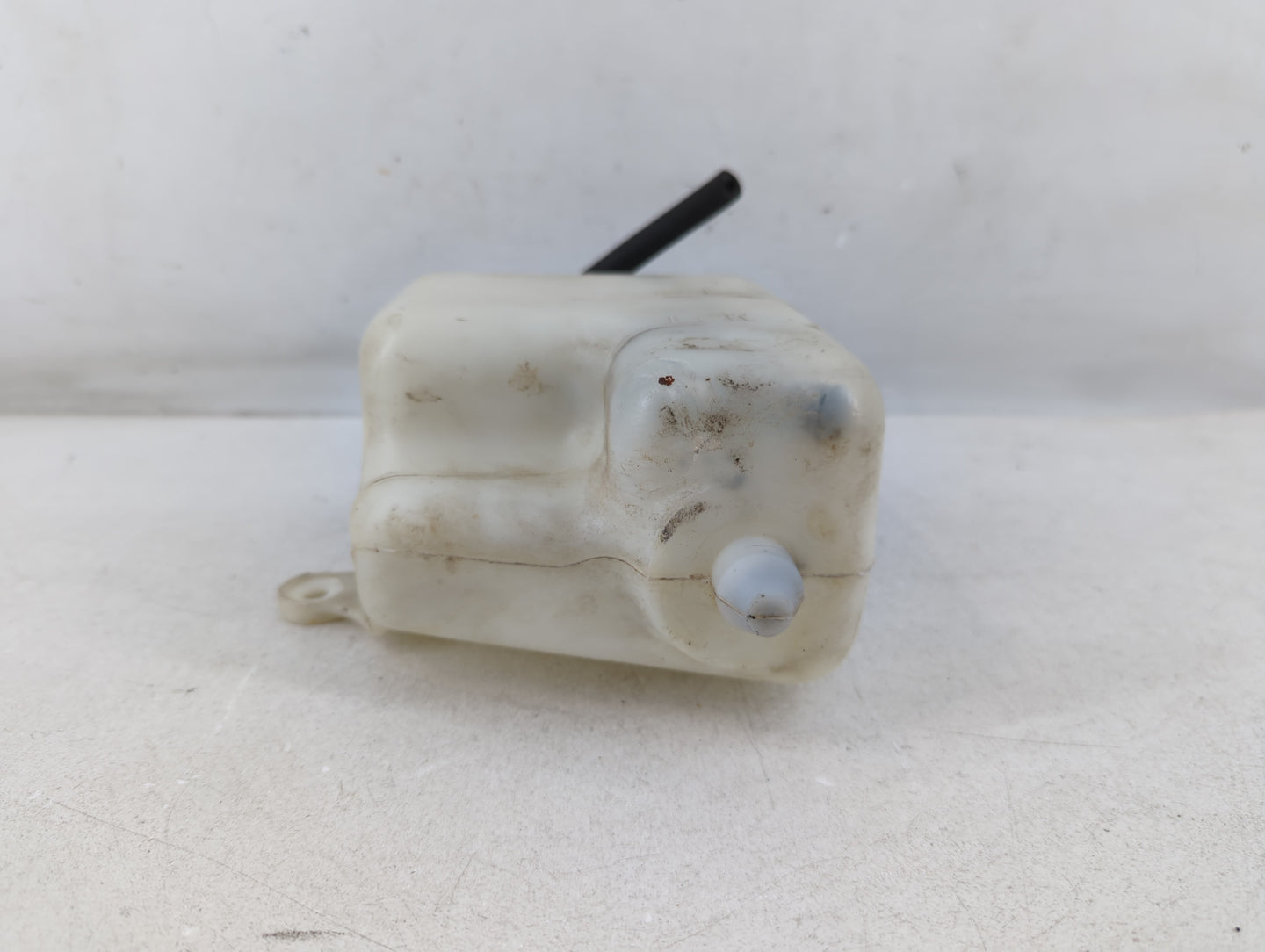 1999 Montero Sport Windshield Washer Fluid Reservoir Bottle Oem - Oemusedautoparts1.com