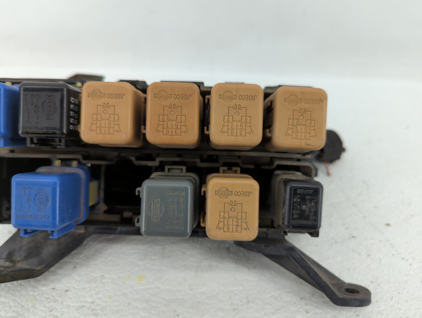 2000-2001 Nissan Altima Fusebox Fuse Box Panel Relay Module P/N:7124-6529 Fits Fits 2000 2001 OEM Used Auto Parts - Oemuseda