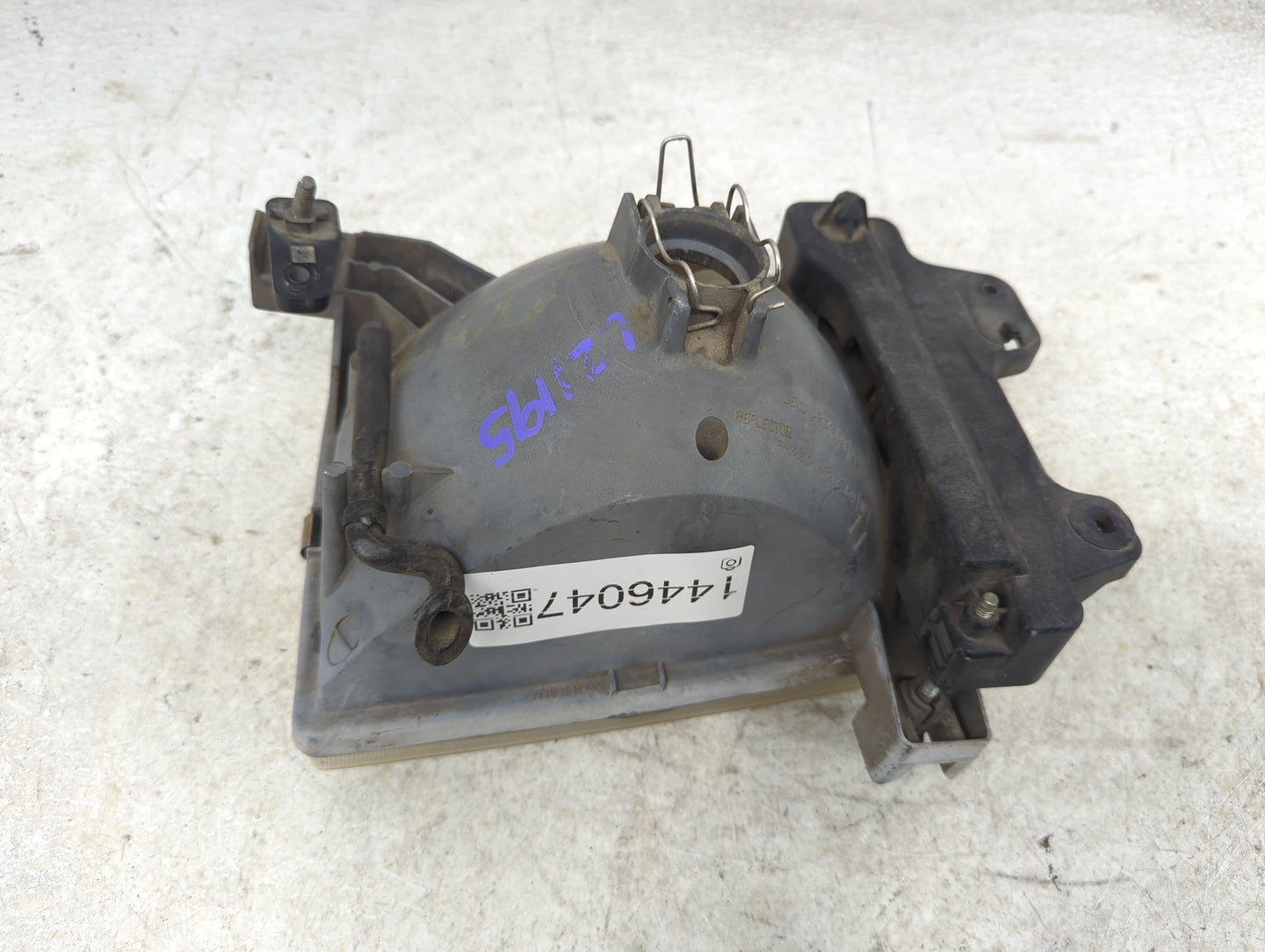 1998-1999 Nissan Frontier Passenger Right Oem Head Light Headlight Lamp - Oemusedautoparts1.com