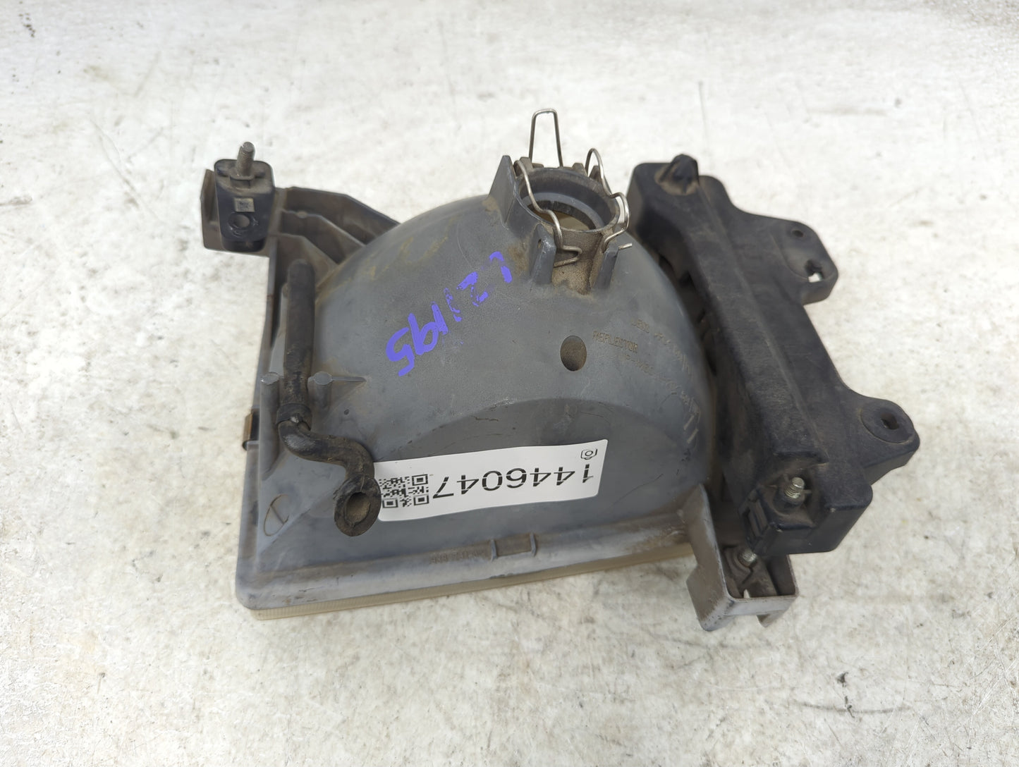1998-1999 Nissan Frontier Passenger Right Oem Head Light Headlight Lamp - Oemusedautoparts1.com