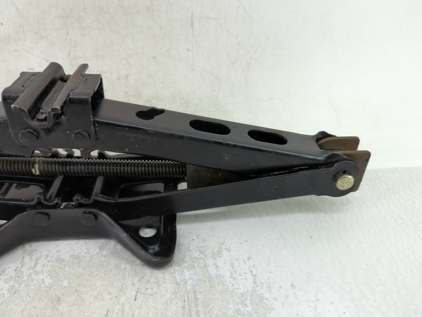 1999 Oldsmobile Alero Spare Scissor Car Jack - Oemusedautoparts1.com
