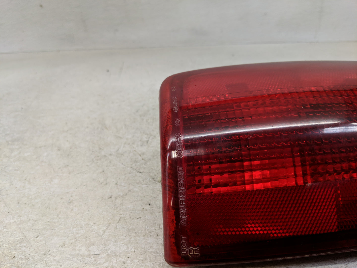 1996-2001 Oldsmobile Bravada Tail Light Assembly Passenger Right OEM P/N:16518500 Fits OEM Used Auto Parts - Oemusedautopart