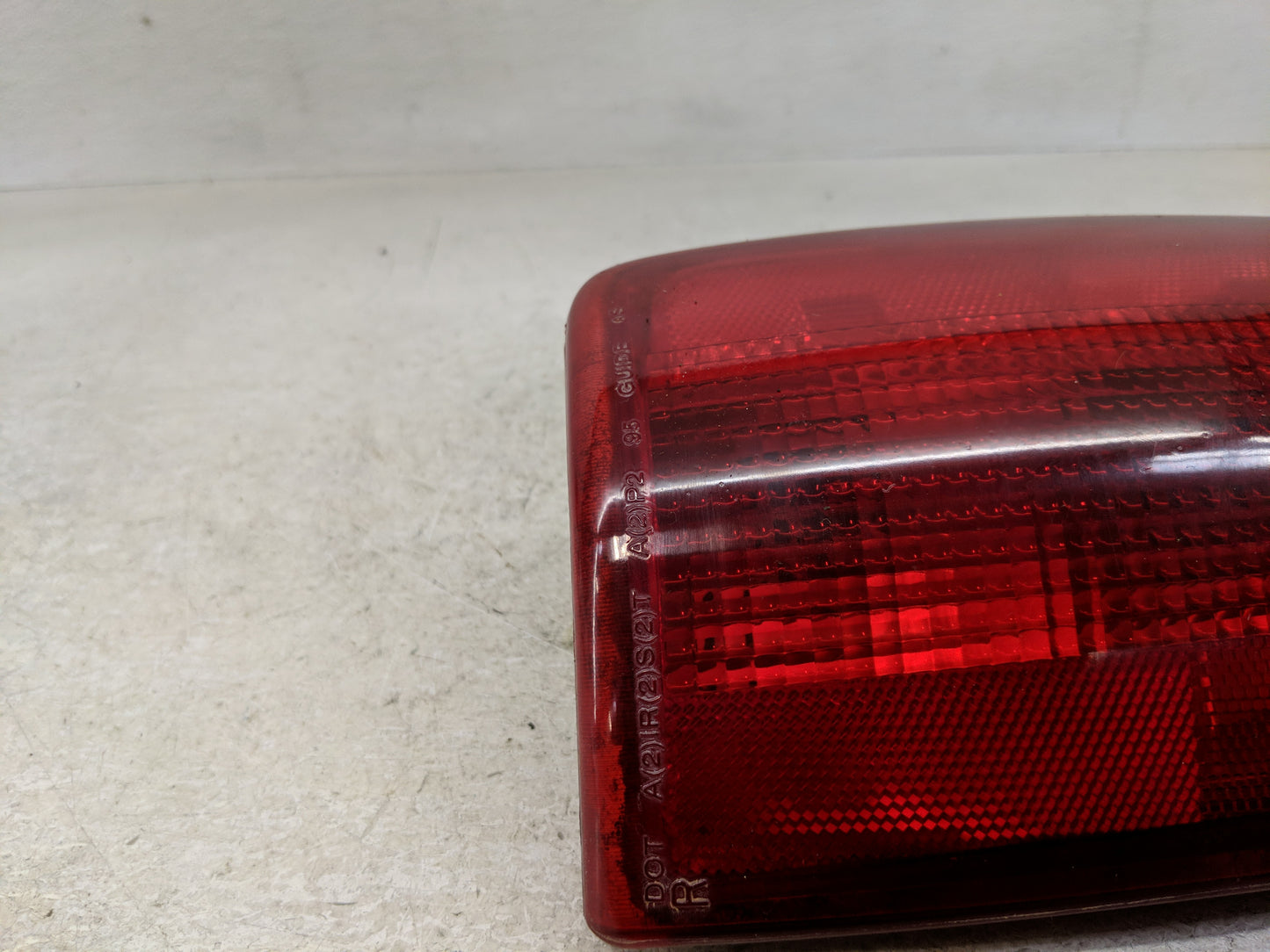 1996-2001 Oldsmobile Bravada Tail Light Assembly Passenger Right OEM P/N:16518500 Fits OEM Used Auto Parts - Oemusedautopart