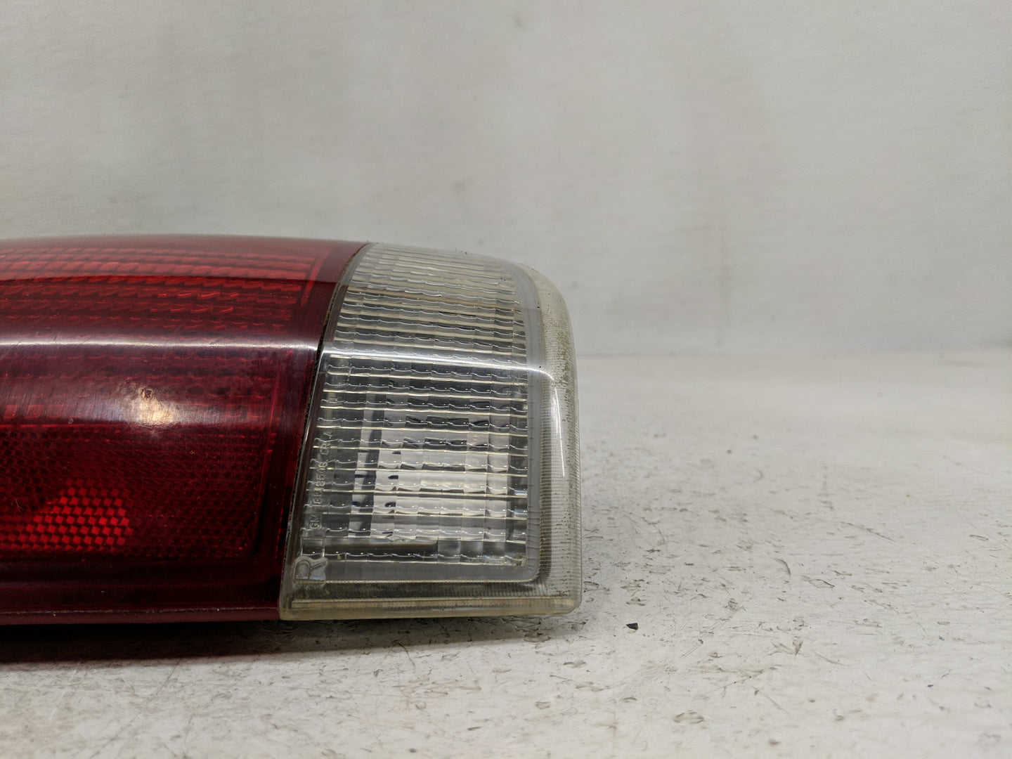 1996-2001 Oldsmobile Bravada Tail Light Assembly Passenger Right OEM P/N:16518500 Fits OEM Used Auto Parts - Oemusedautopart