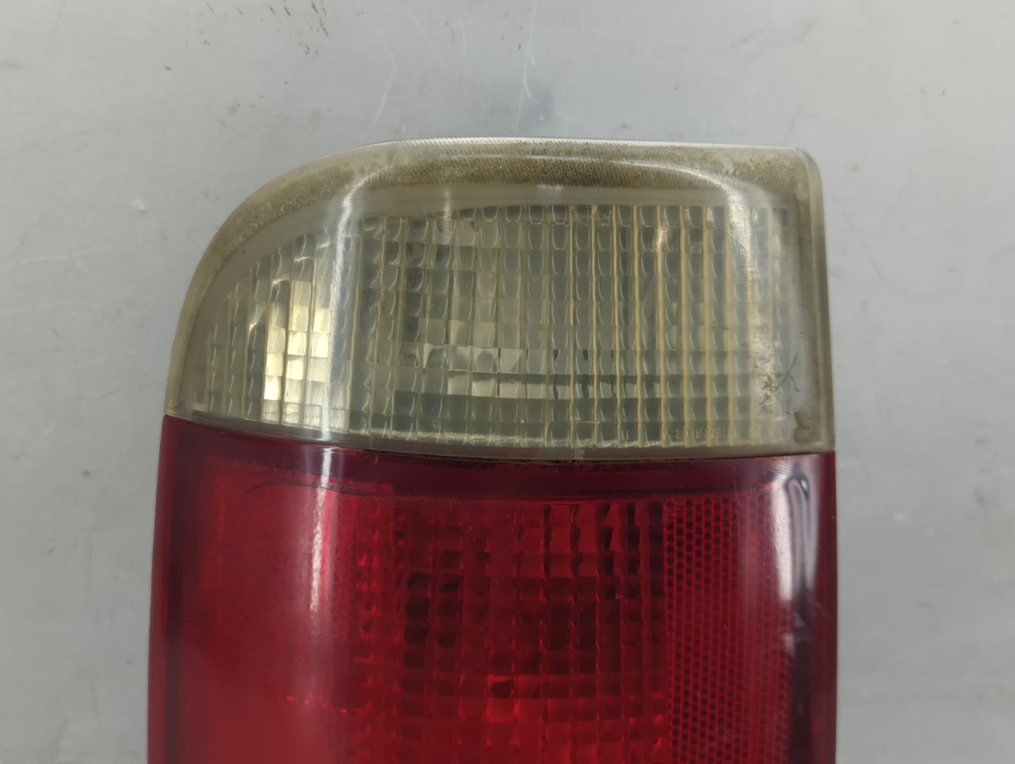 1996-2001 Oldsmobile Bravada Tail Light Assembly Passenger Right OEM P/N:16518500A 16518500 Fits OEM Used Auto Parts - Oemus