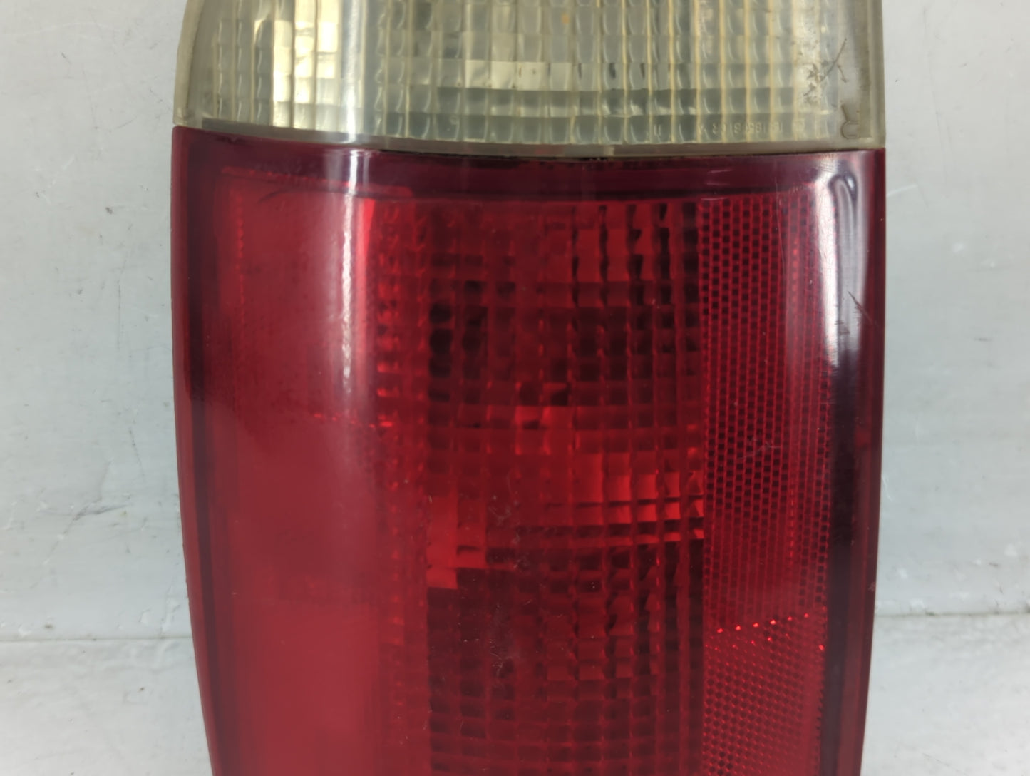 1996-2001 Oldsmobile Bravada Tail Light Assembly Passenger Right OEM P/N:16518500A 16518500 Fits OEM Used Auto Parts - Oemus
