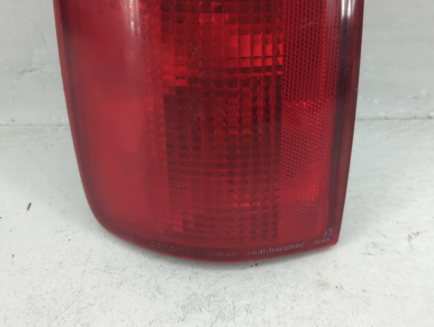 1996-2001 Oldsmobile Bravada Tail Light Assembly Passenger Right OEM P/N:16518500A 16518500 Fits OEM Used Auto Parts - Oemus