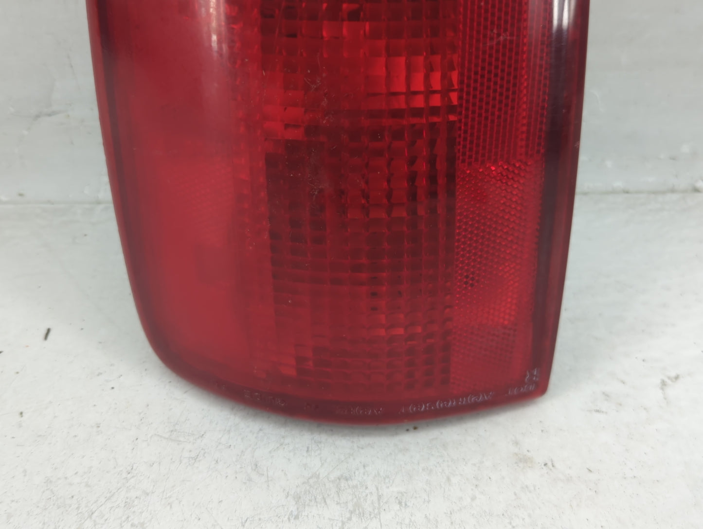 1996-2001 Oldsmobile Bravada Tail Light Assembly Passenger Right OEM P/N:16518500A 16518500 Fits OEM Used Auto Parts - Oemus