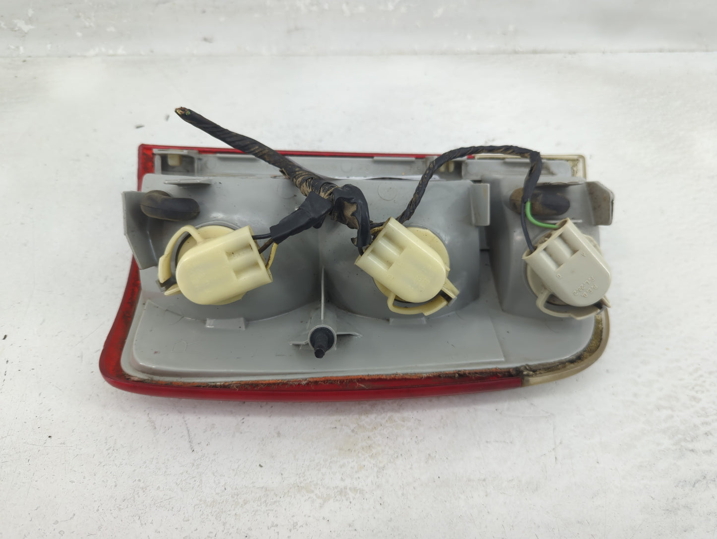 1996-2001 Oldsmobile Bravada Tail Light Assembly Passenger Right OEM P/N:16518500A 16518500 Fits OEM Used Auto Parts - Oemus