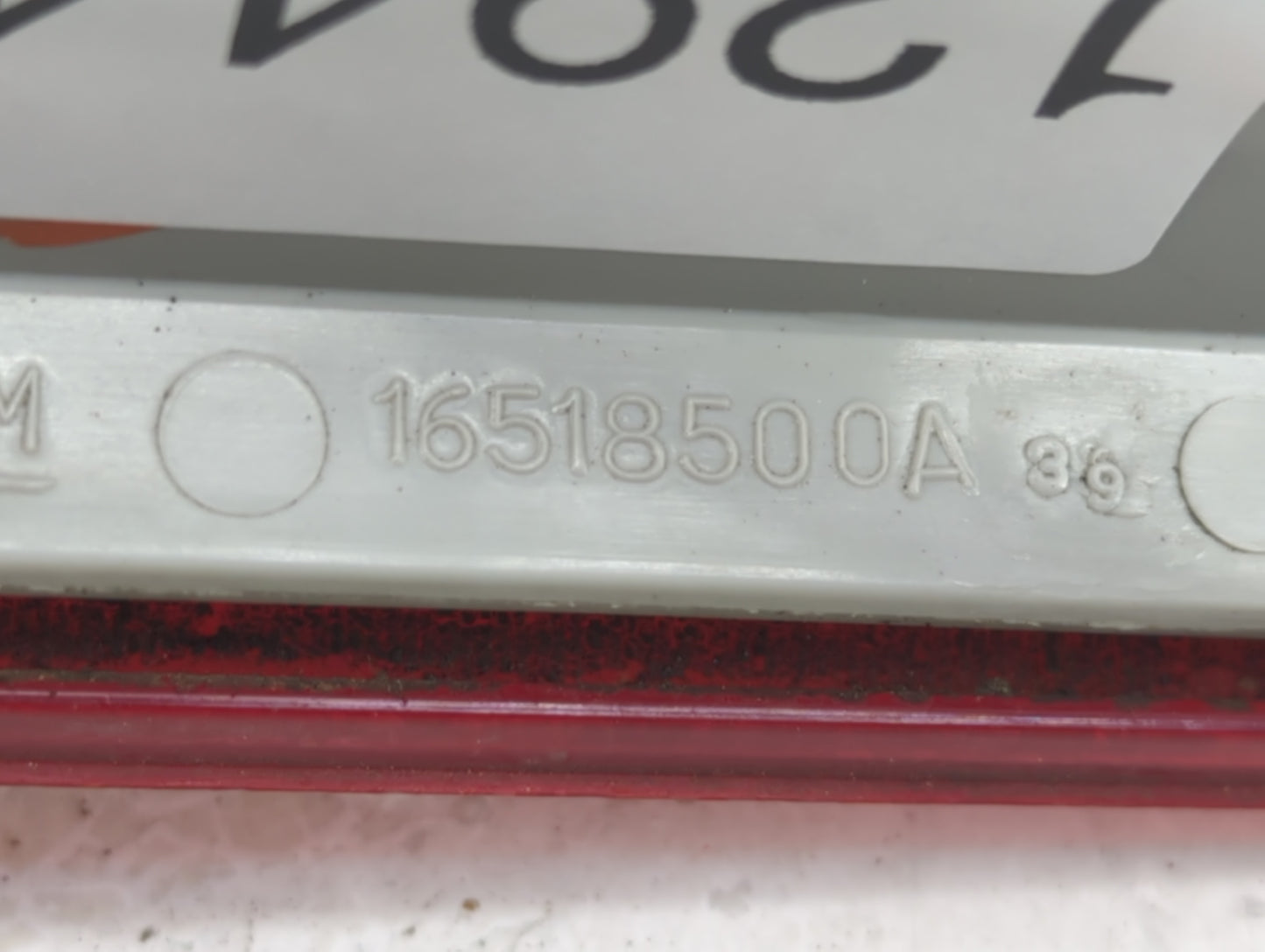 1996-2001 Oldsmobile Bravada Tail Light Assembly Passenger Right OEM P/N:16518500A 16518500 Fits OEM Used Auto Parts - Oemus