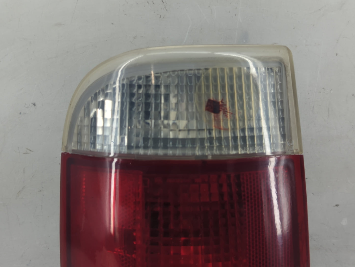 1996-2001 Oldsmobile Bravada Tail Light Assembly Passenger Right OEM P/N:16518500 Fits OEM Used Auto Parts - Oemusedautopart