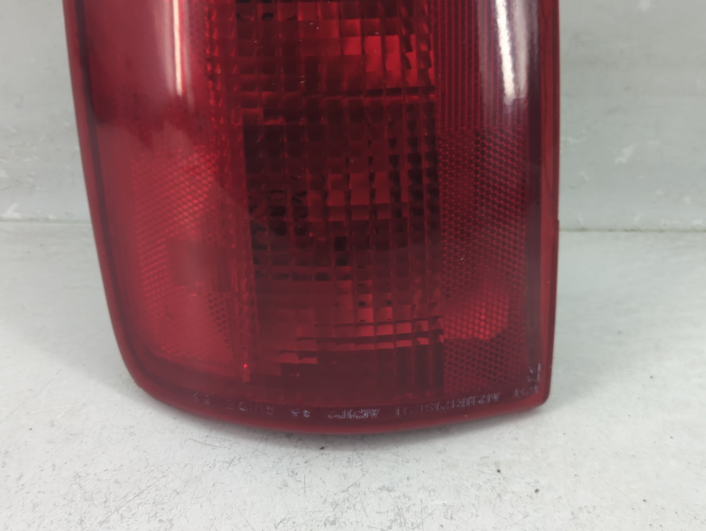 1996-2001 Oldsmobile Bravada Tail Light Assembly Passenger Right OEM P/N:16518500 Fits OEM Used Auto Parts - Oemusedautopart