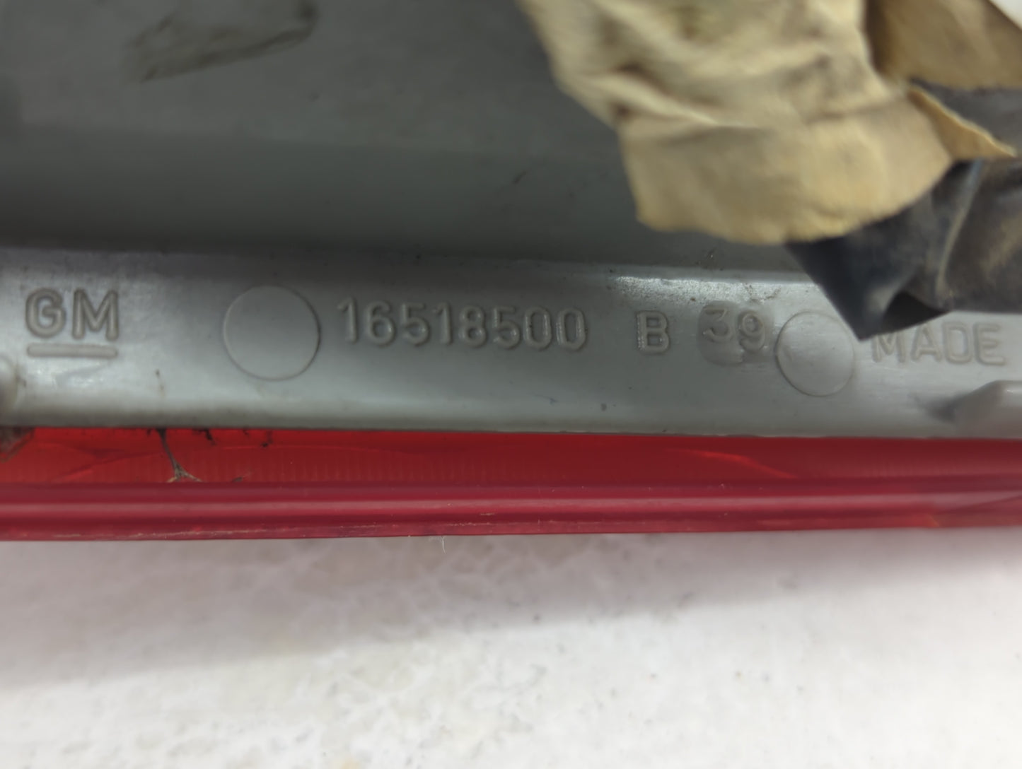 1996-2001 Oldsmobile Bravada Tail Light Assembly Passenger Right OEM P/N:16518500 Fits OEM Used Auto Parts - Oemusedautopart