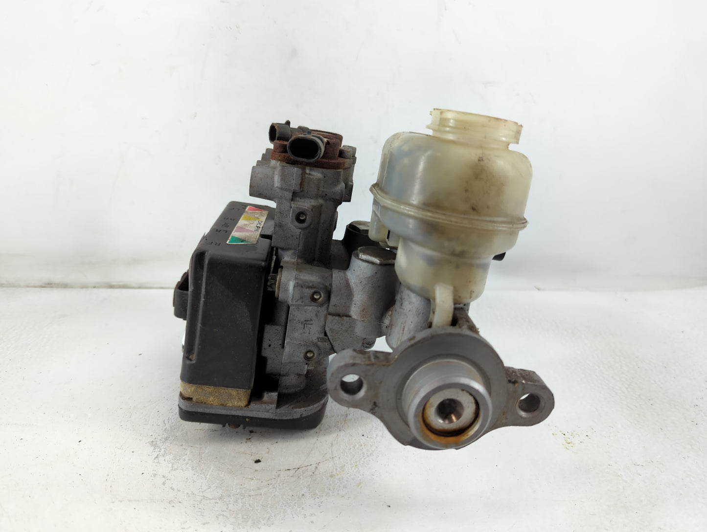 1997-1999 Oldsmobile Cutlass Brake Master Cylinder - Oemusedautoparts1.com