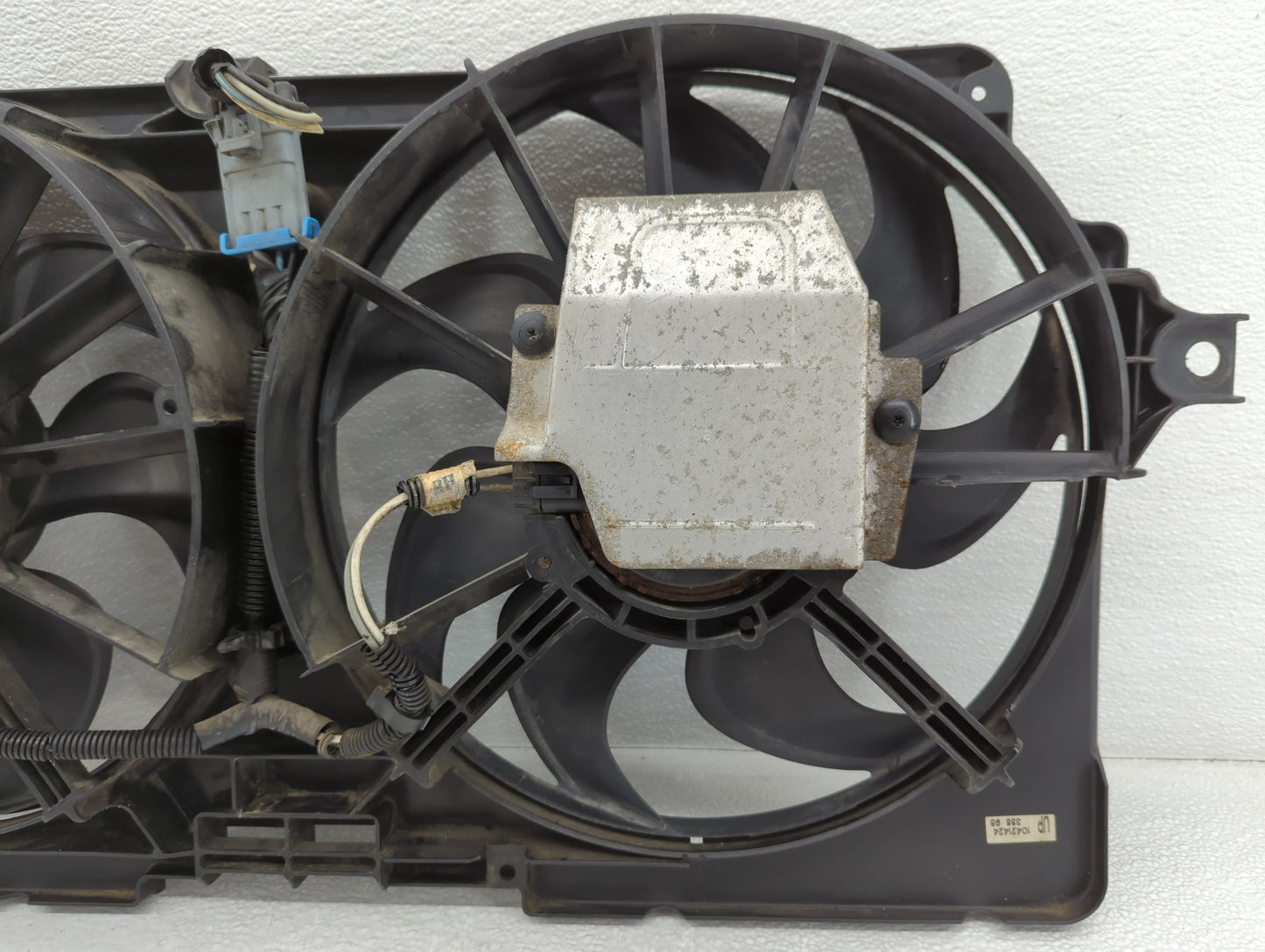 1999-2003 Pontiac Grand Prix Left Radiator Fan Motor Assembly - Oemusedautoparts1.com