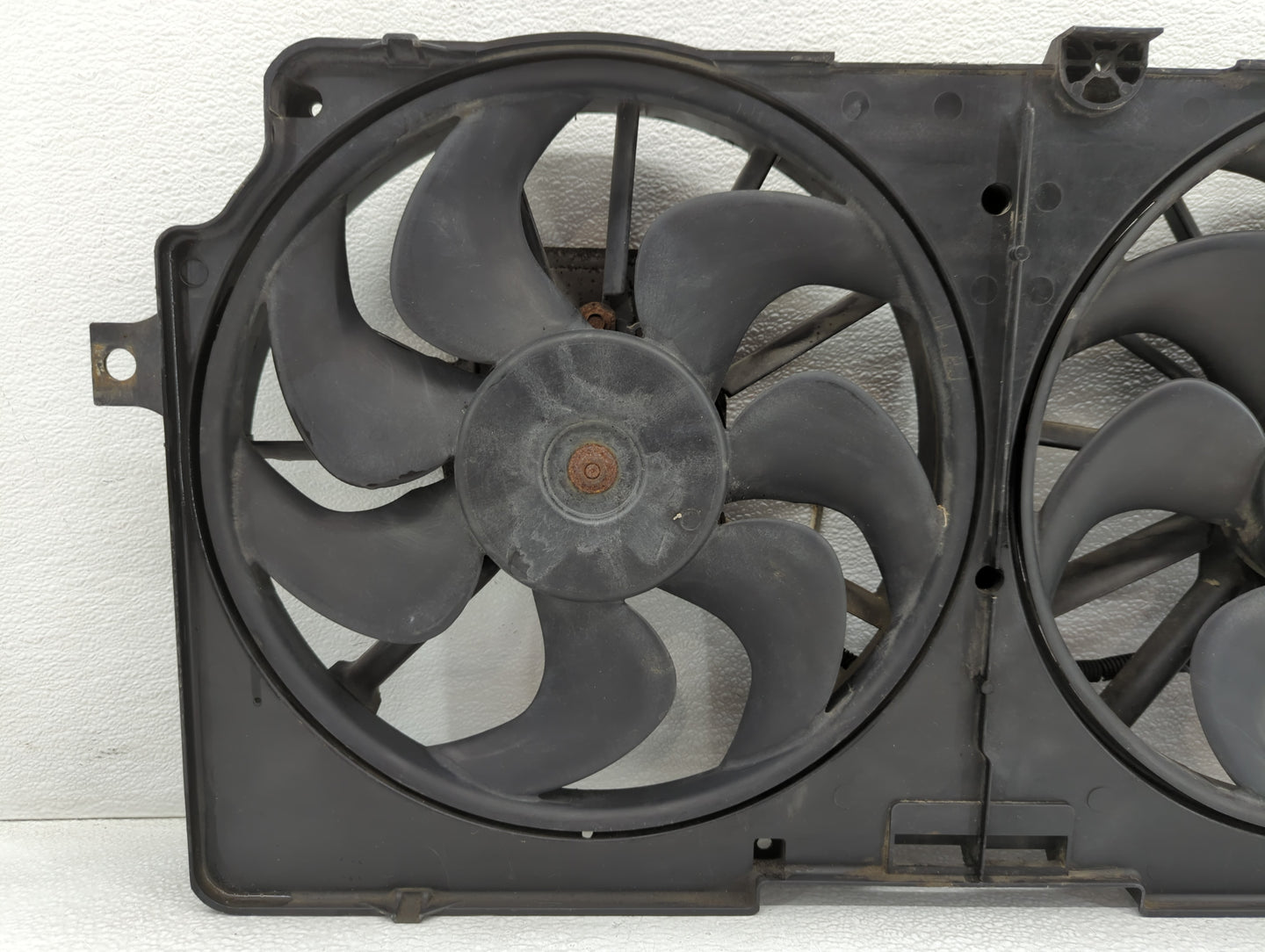 1999-2003 Pontiac Grand Prix Left Radiator Fan Motor Assembly - Oemusedautoparts1.com