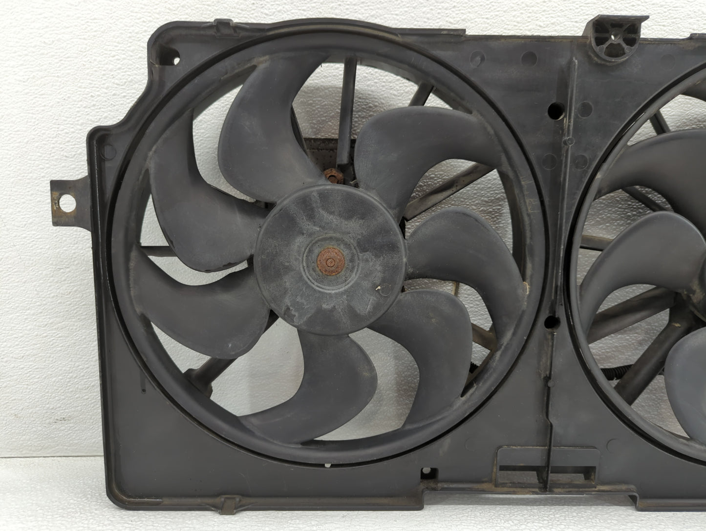 1999-2003 Pontiac Grand Prix Left Radiator Fan Motor Assembly - Oemusedautoparts1.com