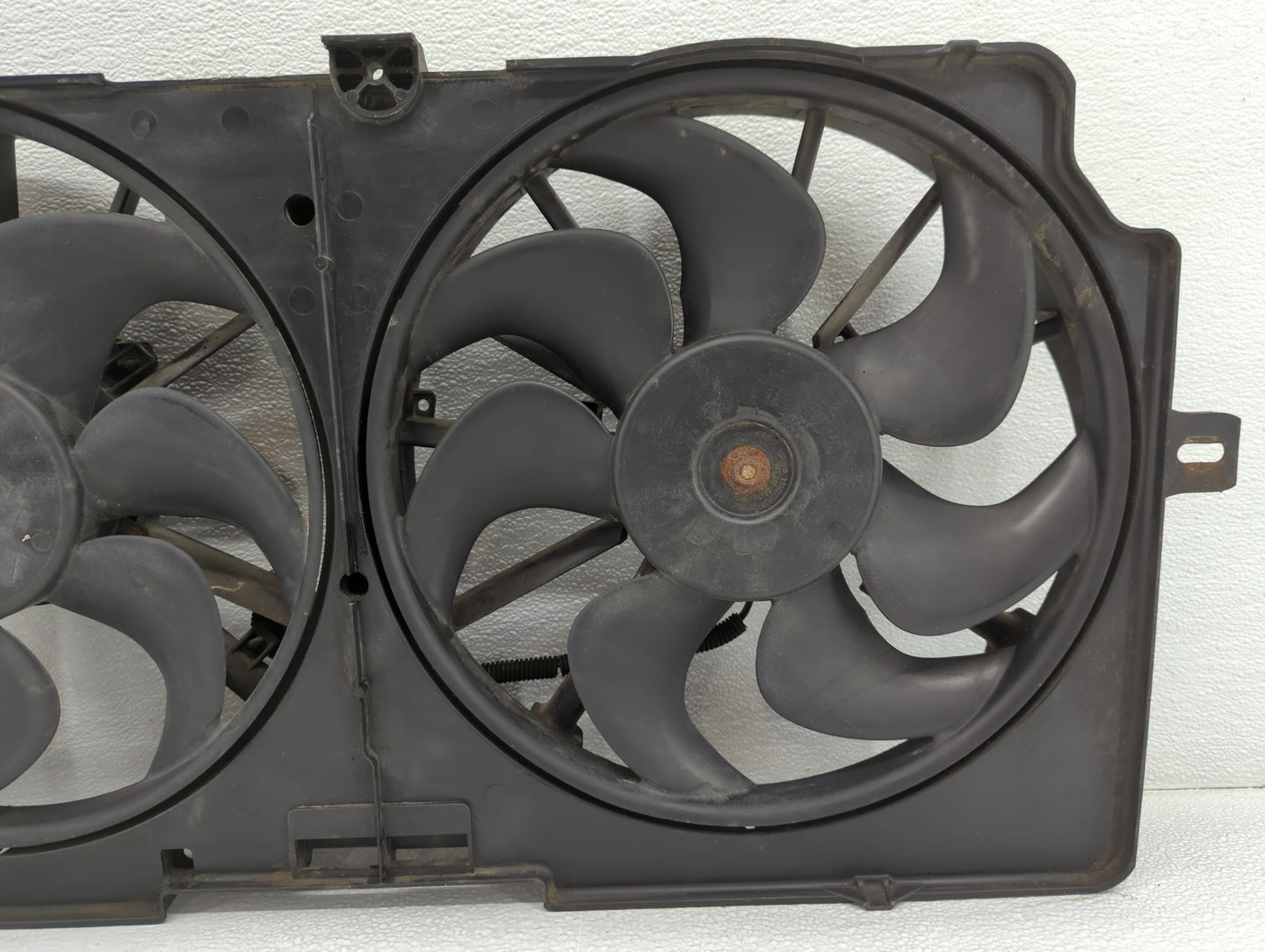 1999-2003 Pontiac Grand Prix Left Radiator Fan Motor Assembly - Oemusedautoparts1.com
