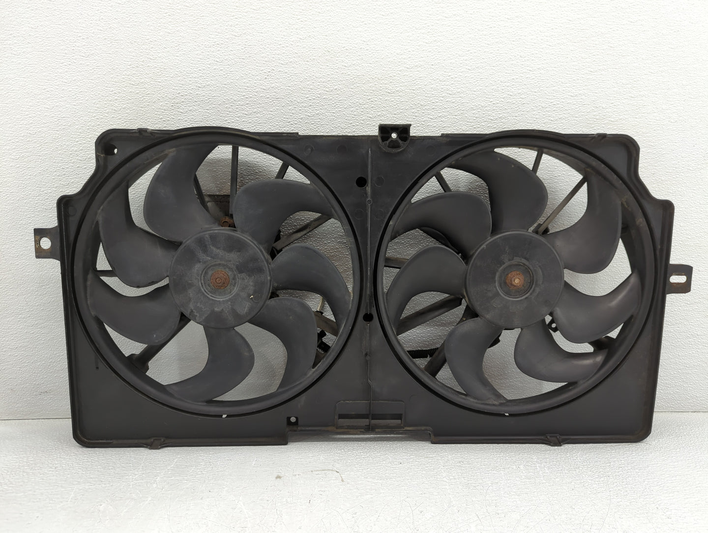 1999-2003 Pontiac Grand Prix Left Radiator Fan Motor Assembly - Oemusedautoparts1.com