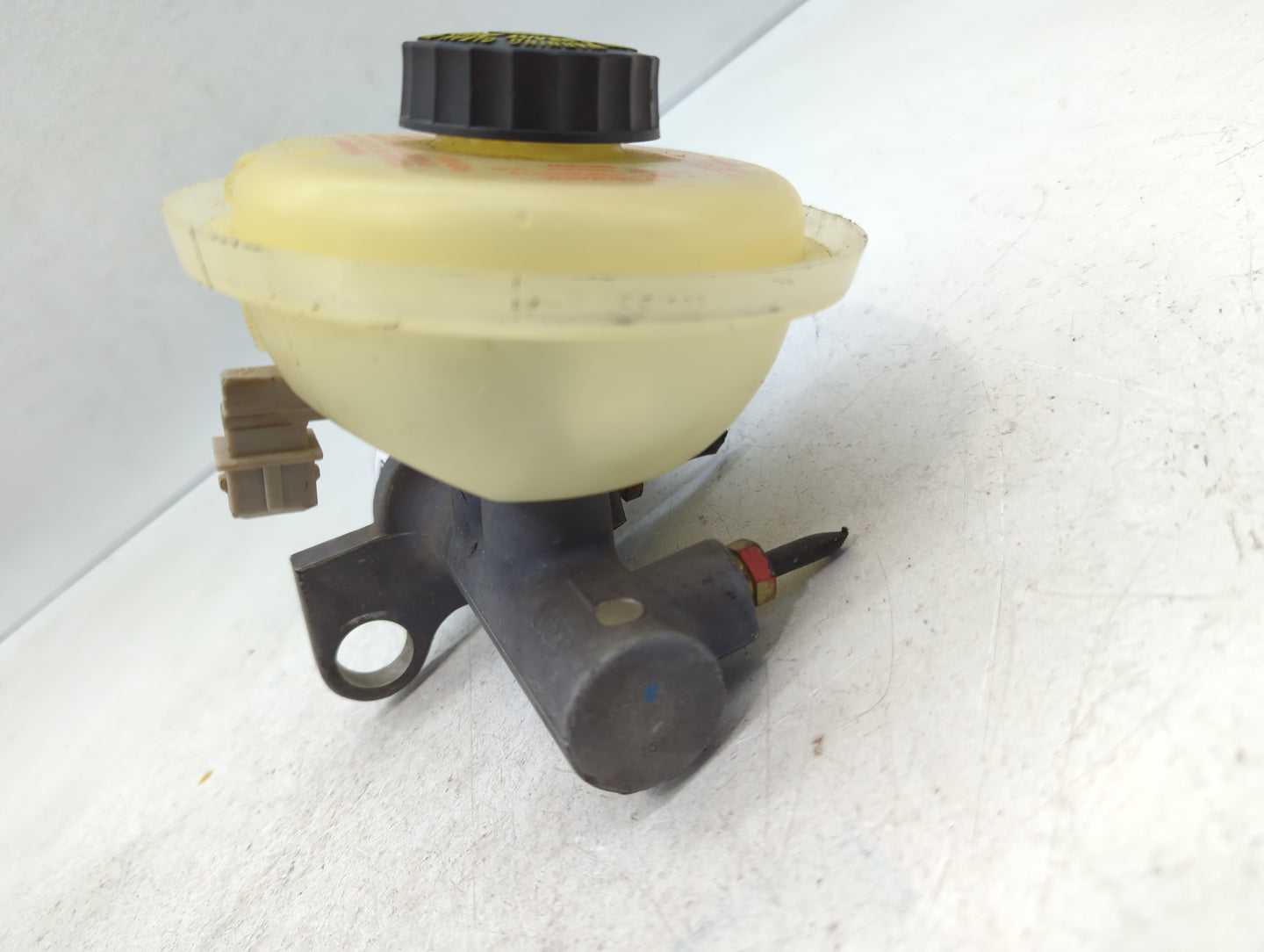 1997-2003 Porsche Boxster Brake Master Cylinder Cream - Oemusedautoparts1.com