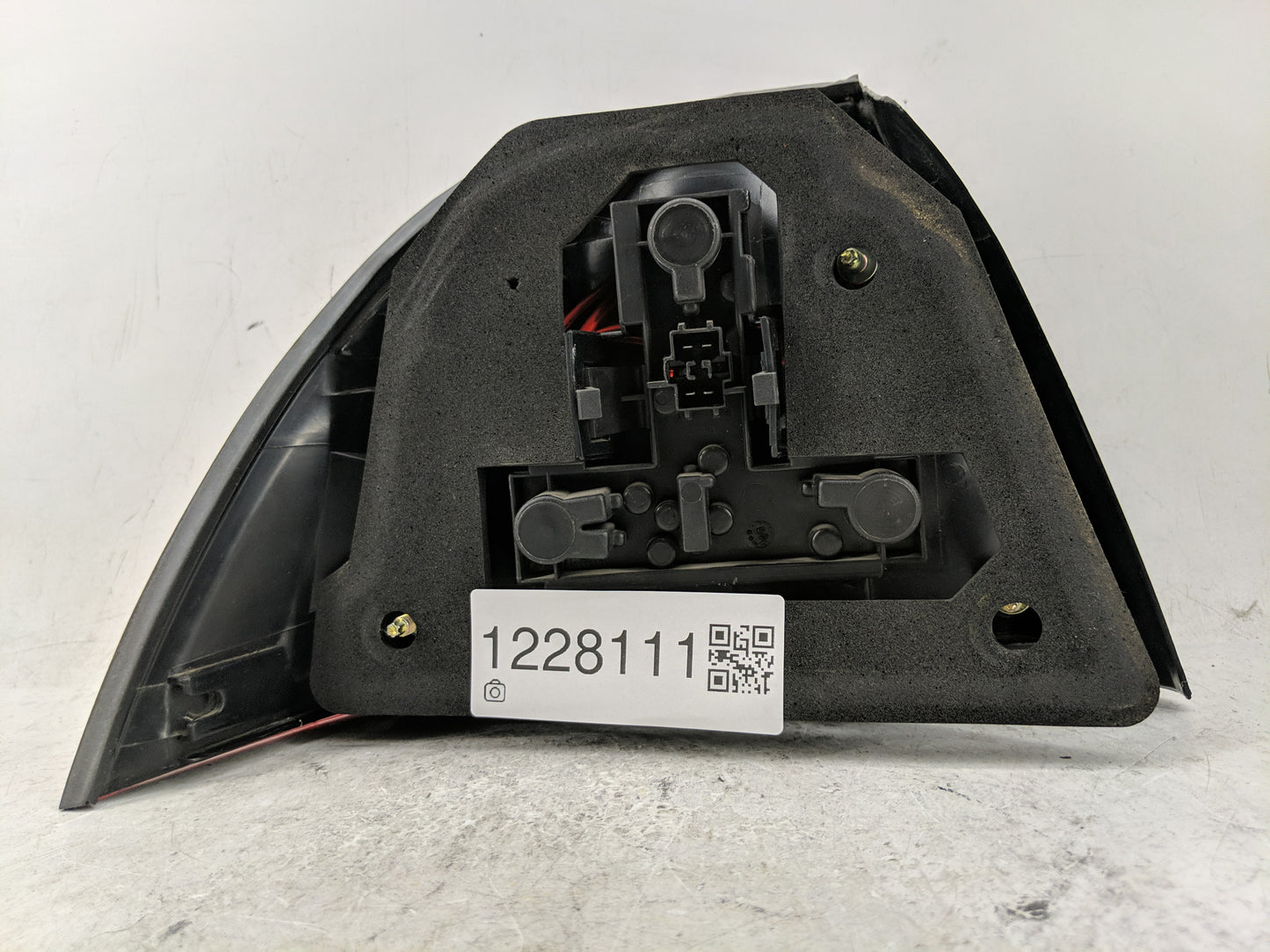 1999 Saab 95 Tail Light Assembly Passenger Right OEM Fits OEM Used Auto Parts - Oemusedautoparts1.com