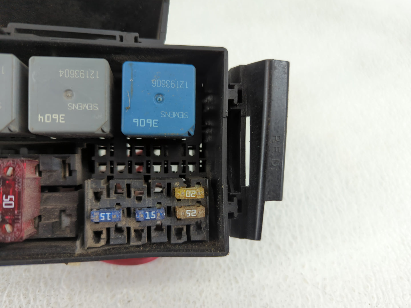 1999 Saab Monte Carlo Fusebox Fuse Box Panel Relay Module Fits OEM Used Auto Parts - Oemusedautoparts1.com