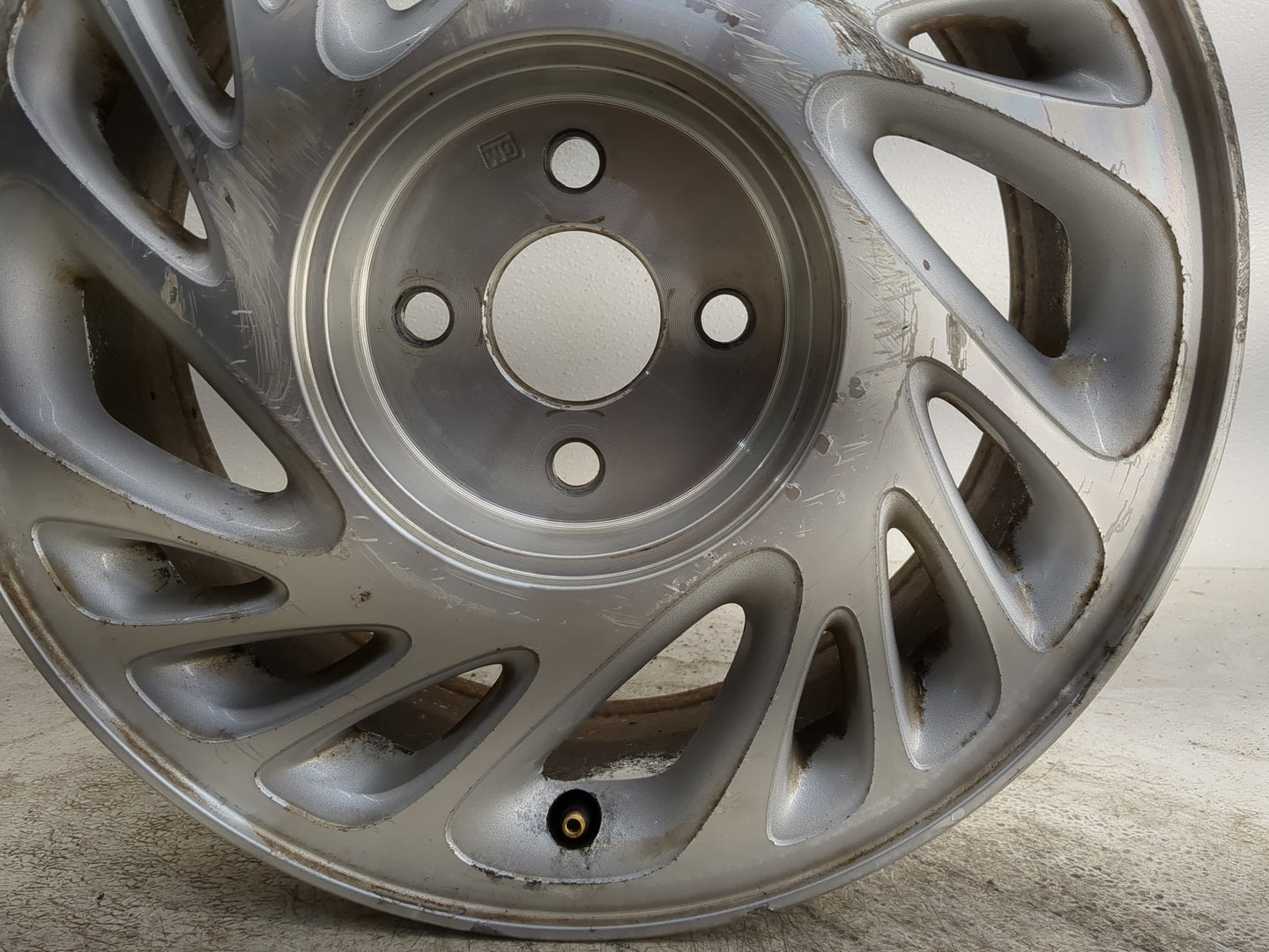 1998-1999 Saturn Sc1 Oem Wheel Rim - Oemusedautoparts1.com
