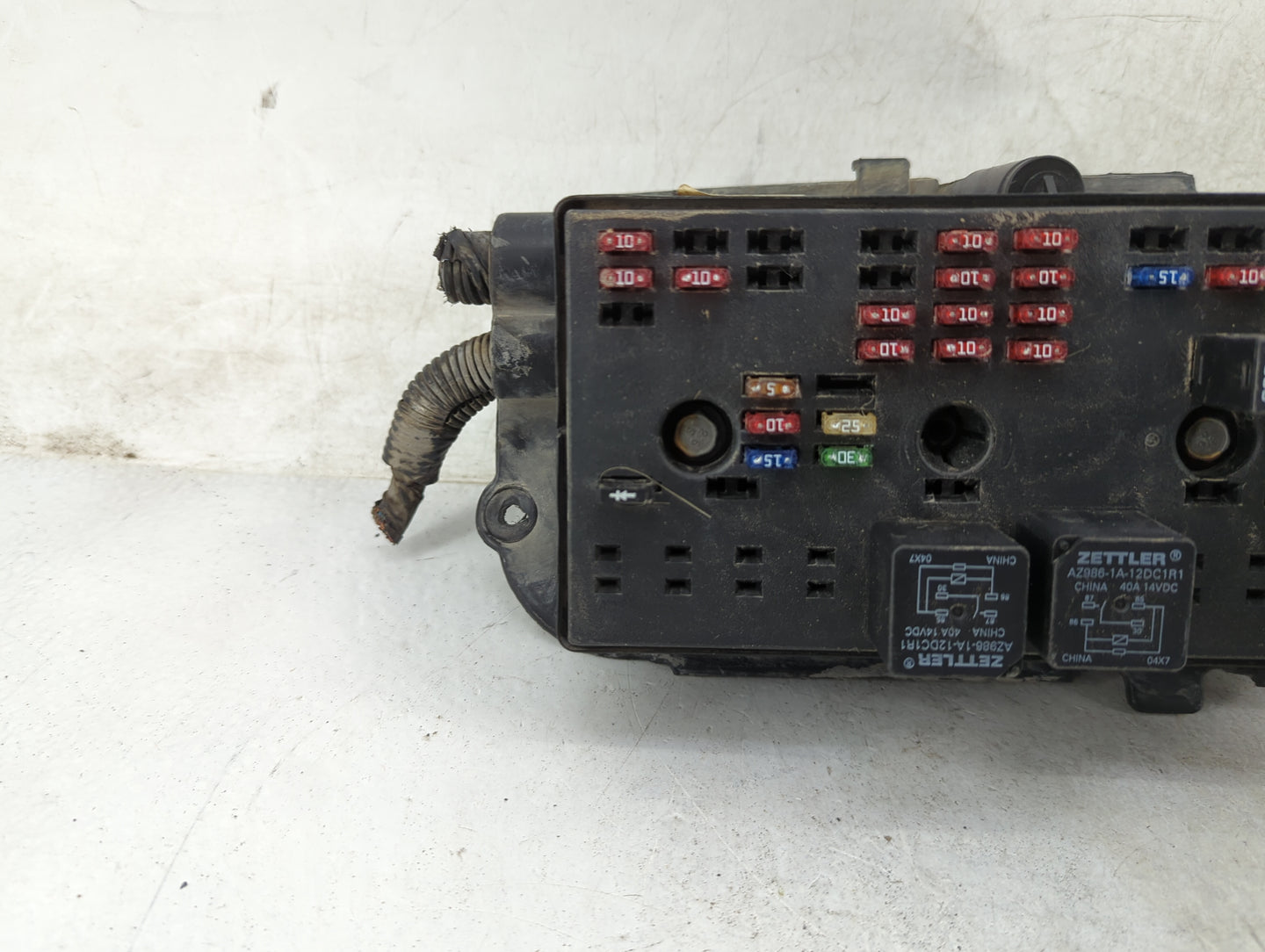 1999 Saturn Sl Fusebox Fuse Box Panel Relay Module P/N:21023487 3368-2 Fits Fits 1997 1998 2000 2001 2002 2003 2004 OEM Used