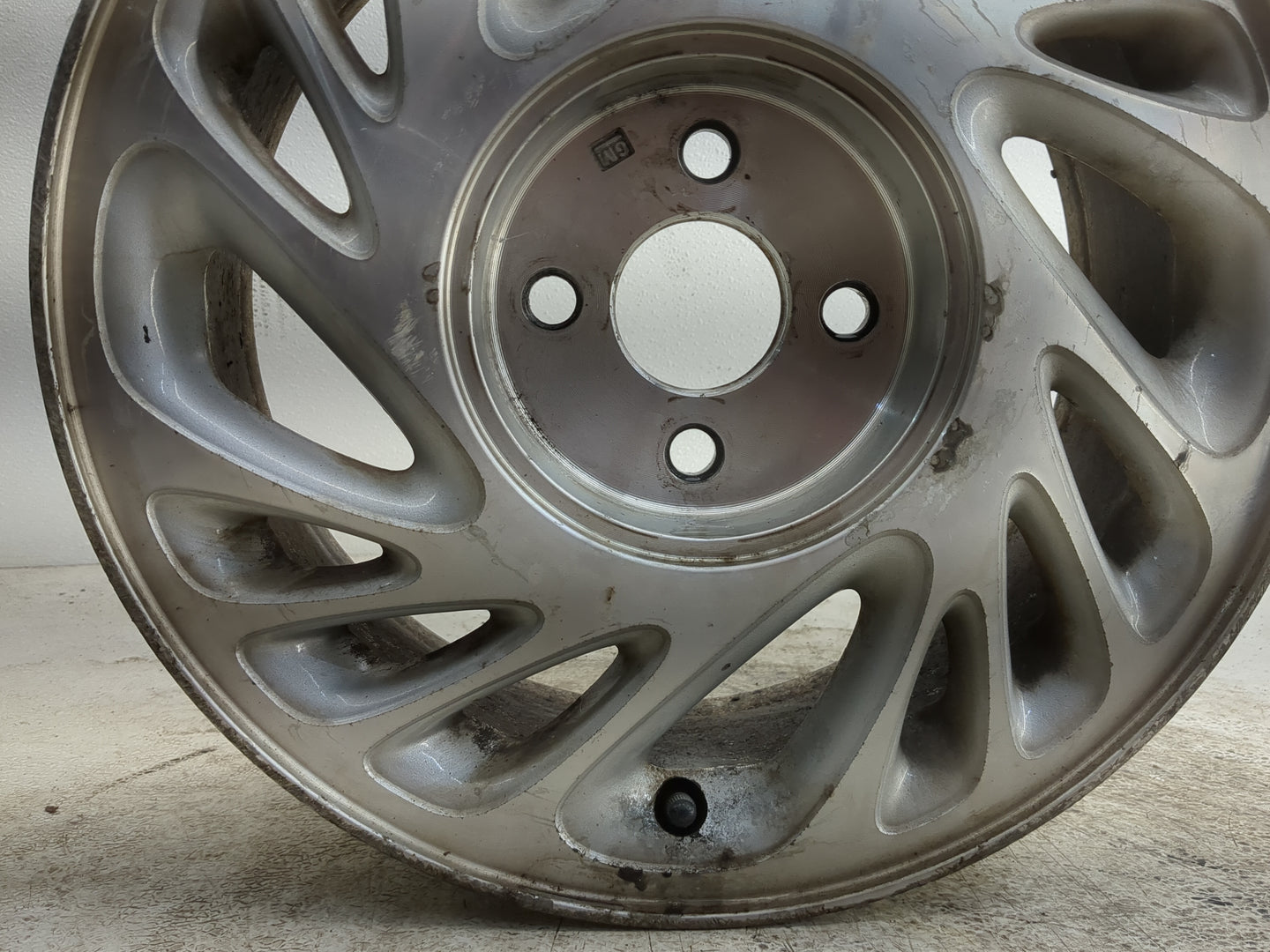 1998-1999 Saturn Sl2 Oem Wheel Rim - Oemusedautoparts1.com