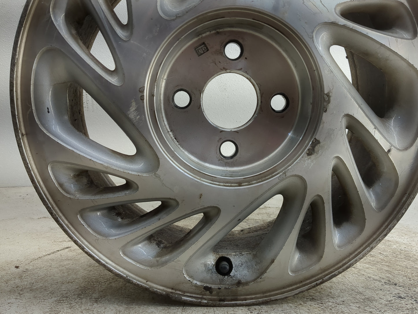 1998-1999 Saturn Sl2 Oem Wheel Rim - Oemusedautoparts1.com
