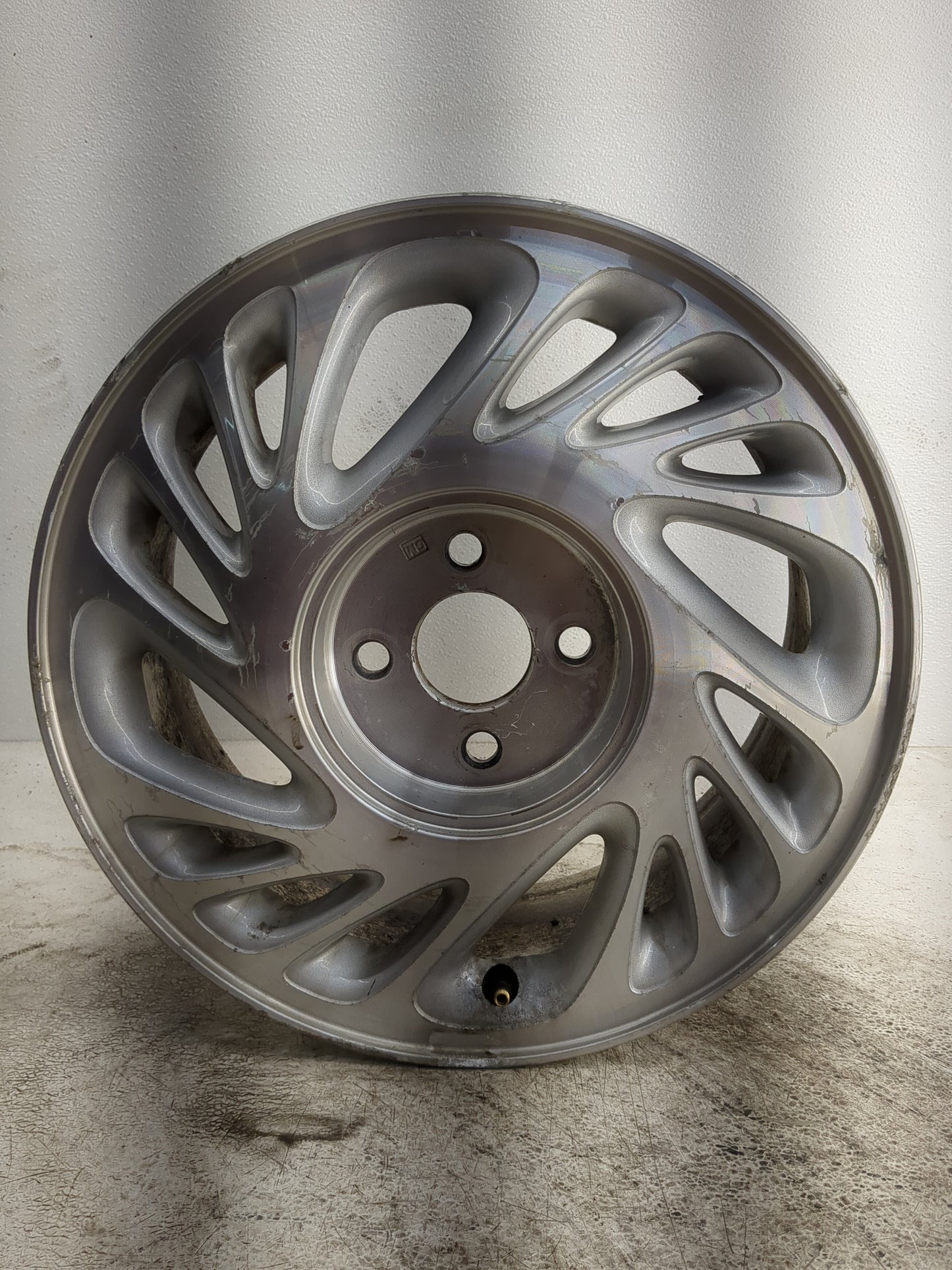 1998-1999 Saturn Sl2 Oem Wheel Rim - Oemusedautoparts1.com